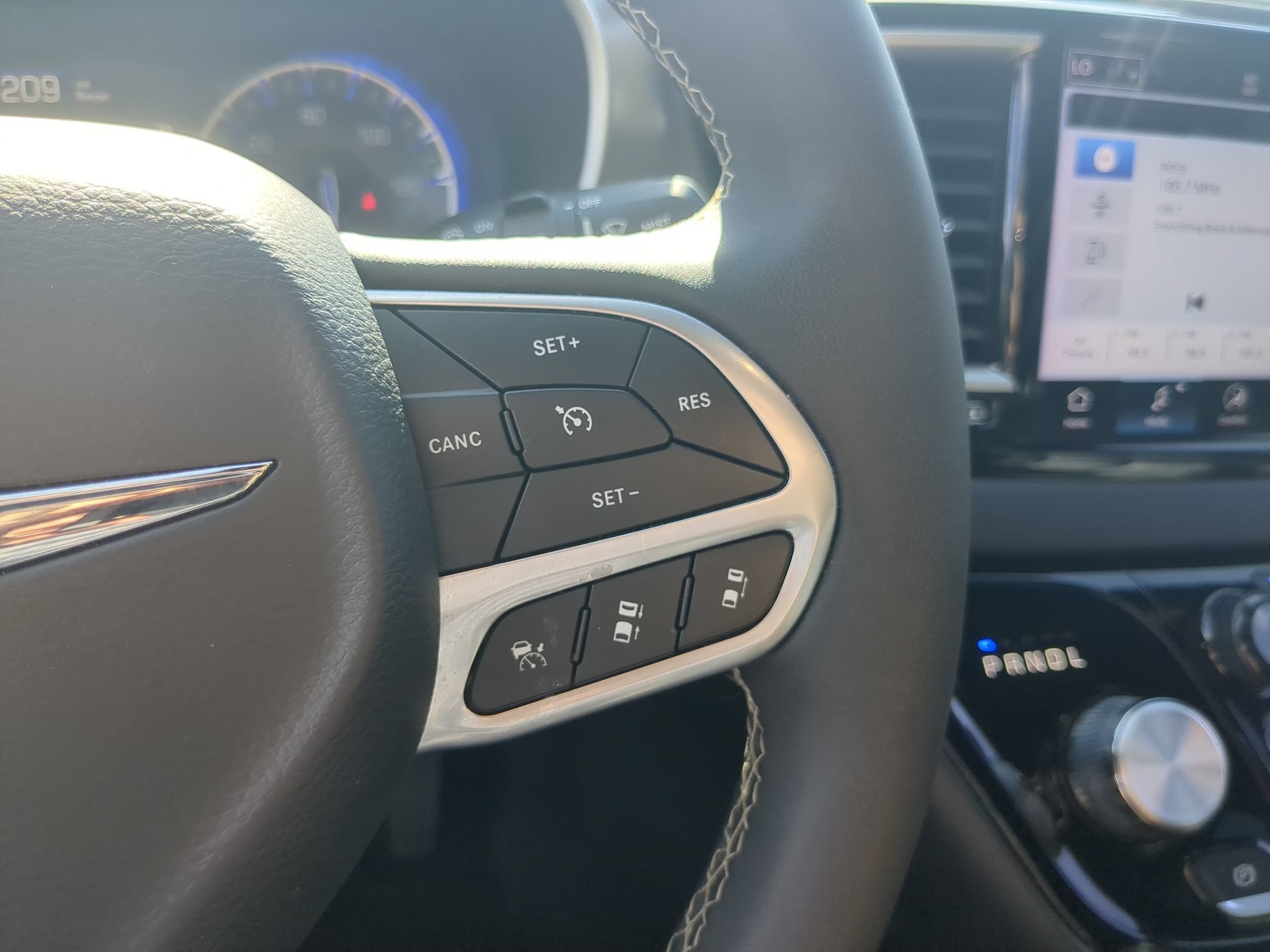 2025 Chrysler Pacifica Select
