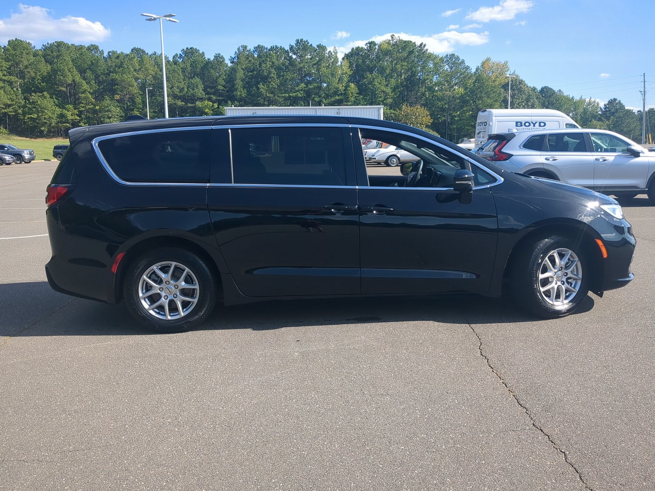 2025 Chrysler Pacifica Select