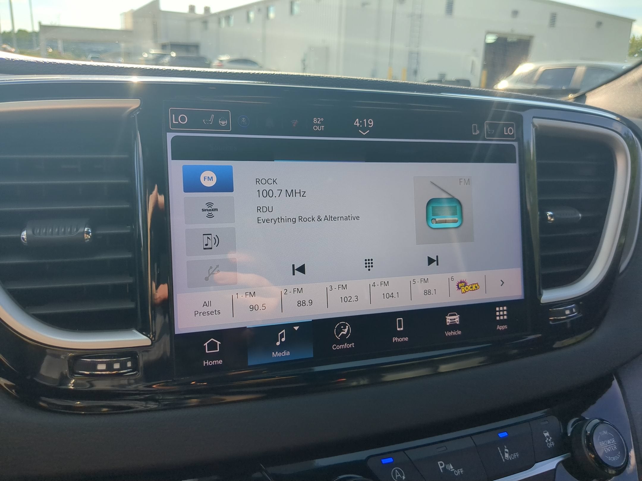2025 Chrysler Pacifica Select