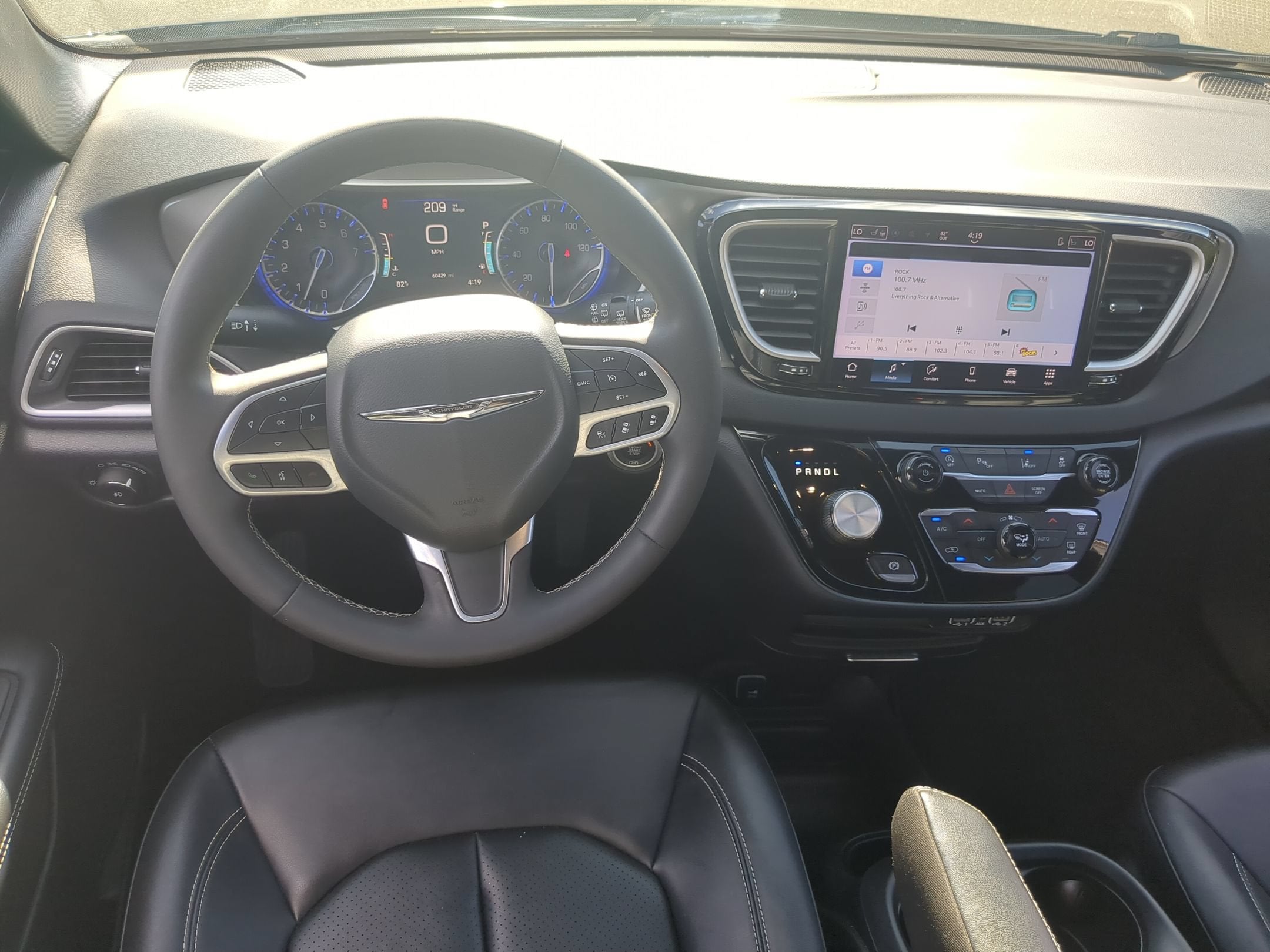 2025 Chrysler Pacifica Select