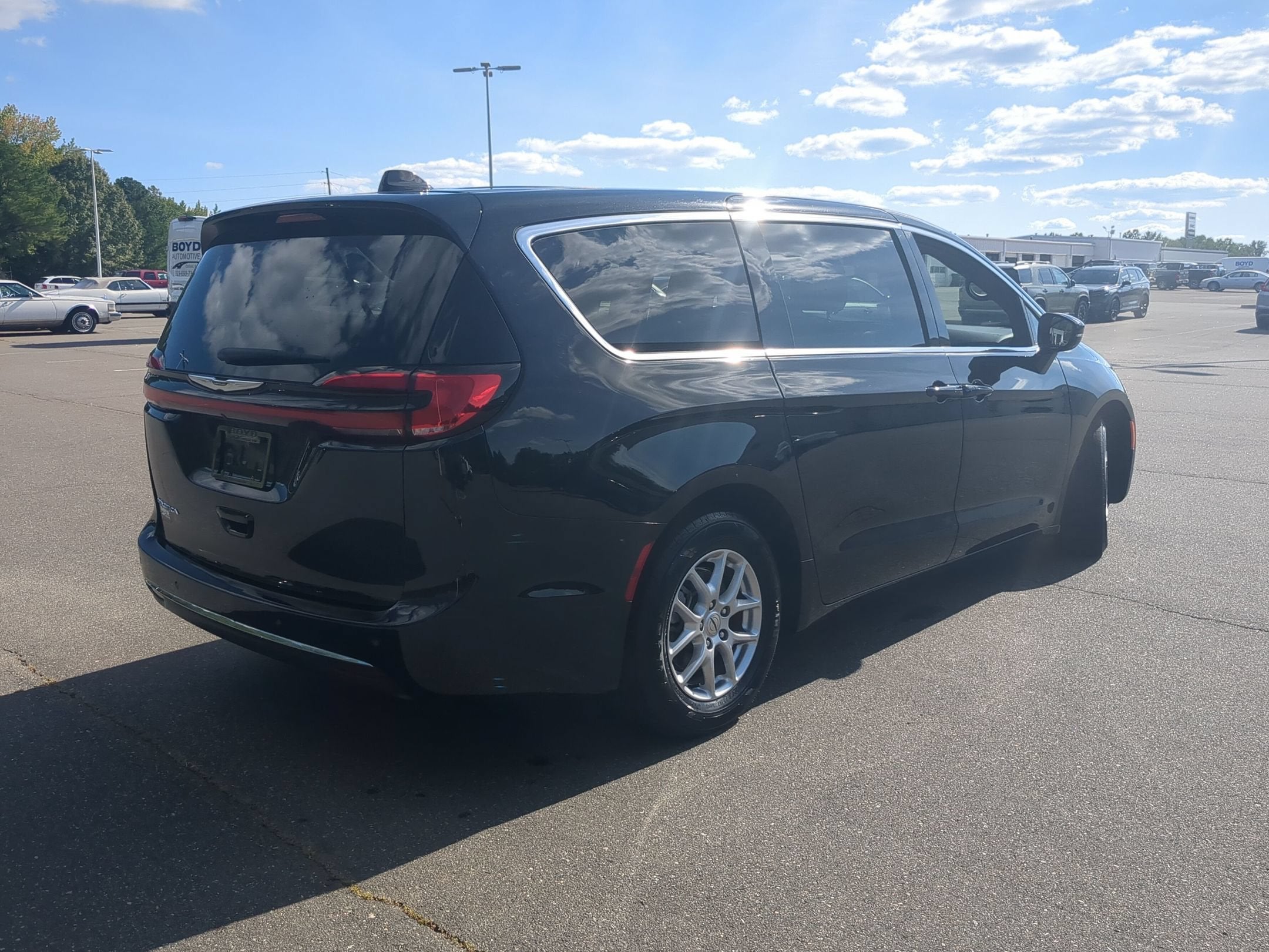 2025 Chrysler Pacifica Select