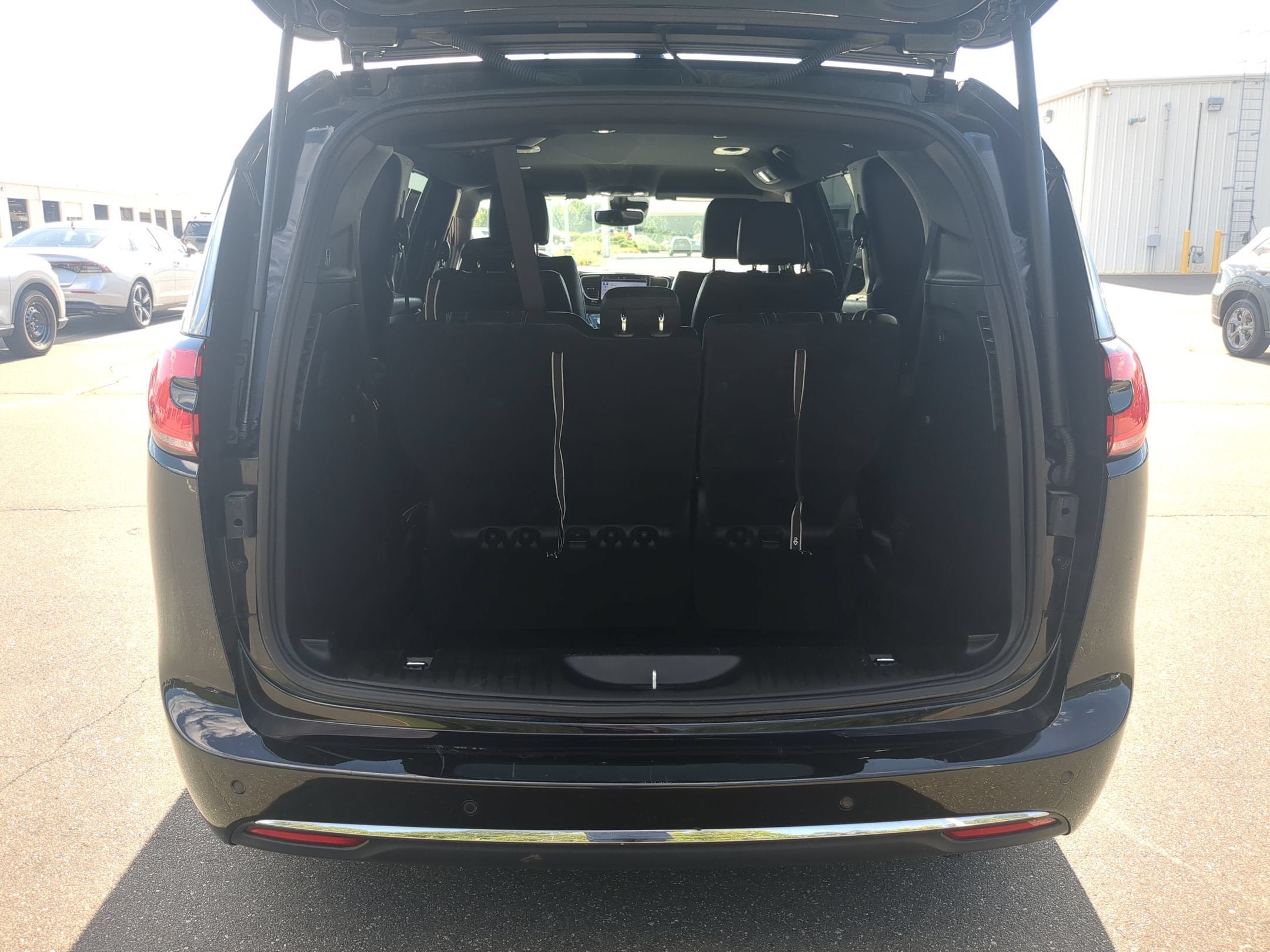 2025 Chrysler Pacifica Select