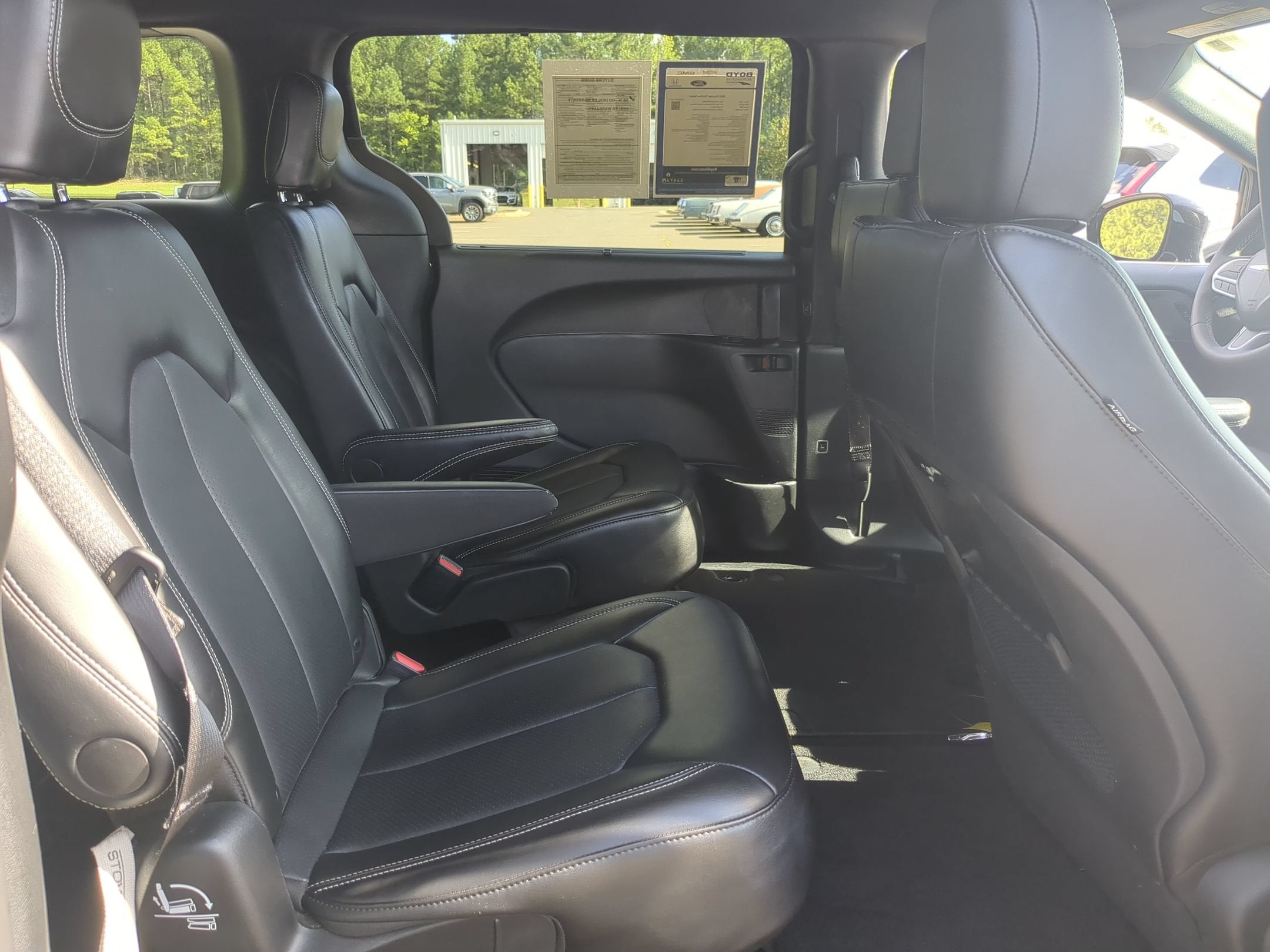 2025 Chrysler Pacifica Select