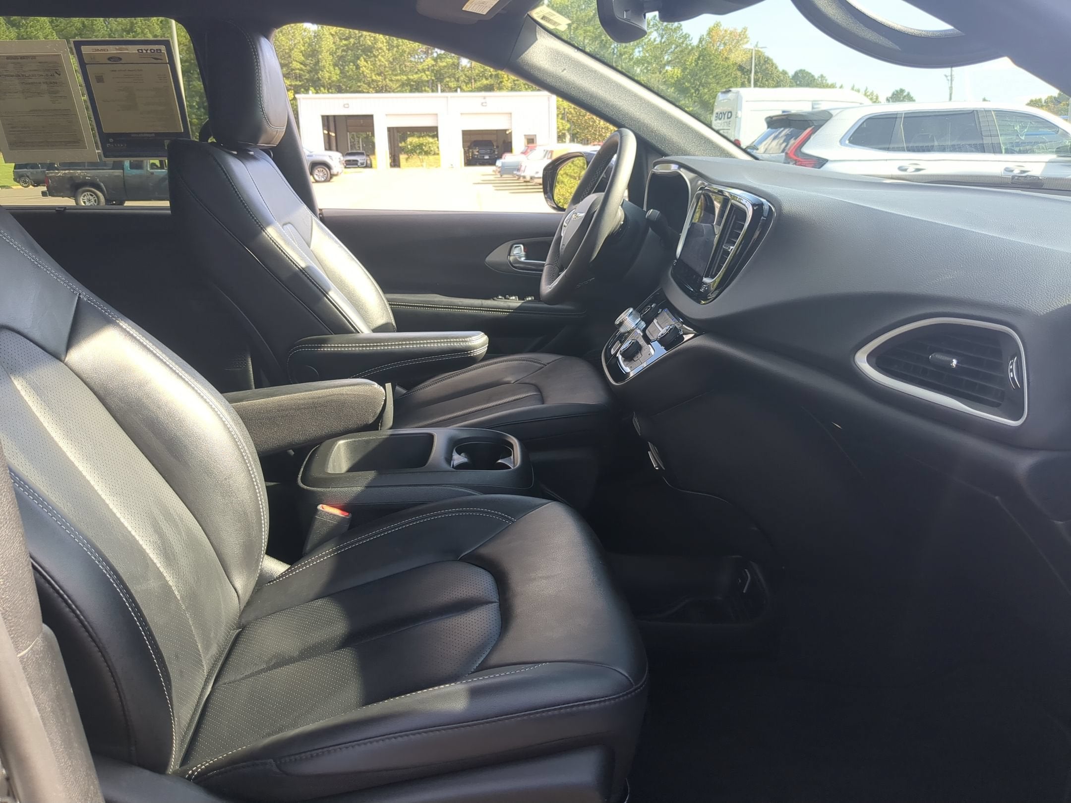 2025 Chrysler Pacifica Select