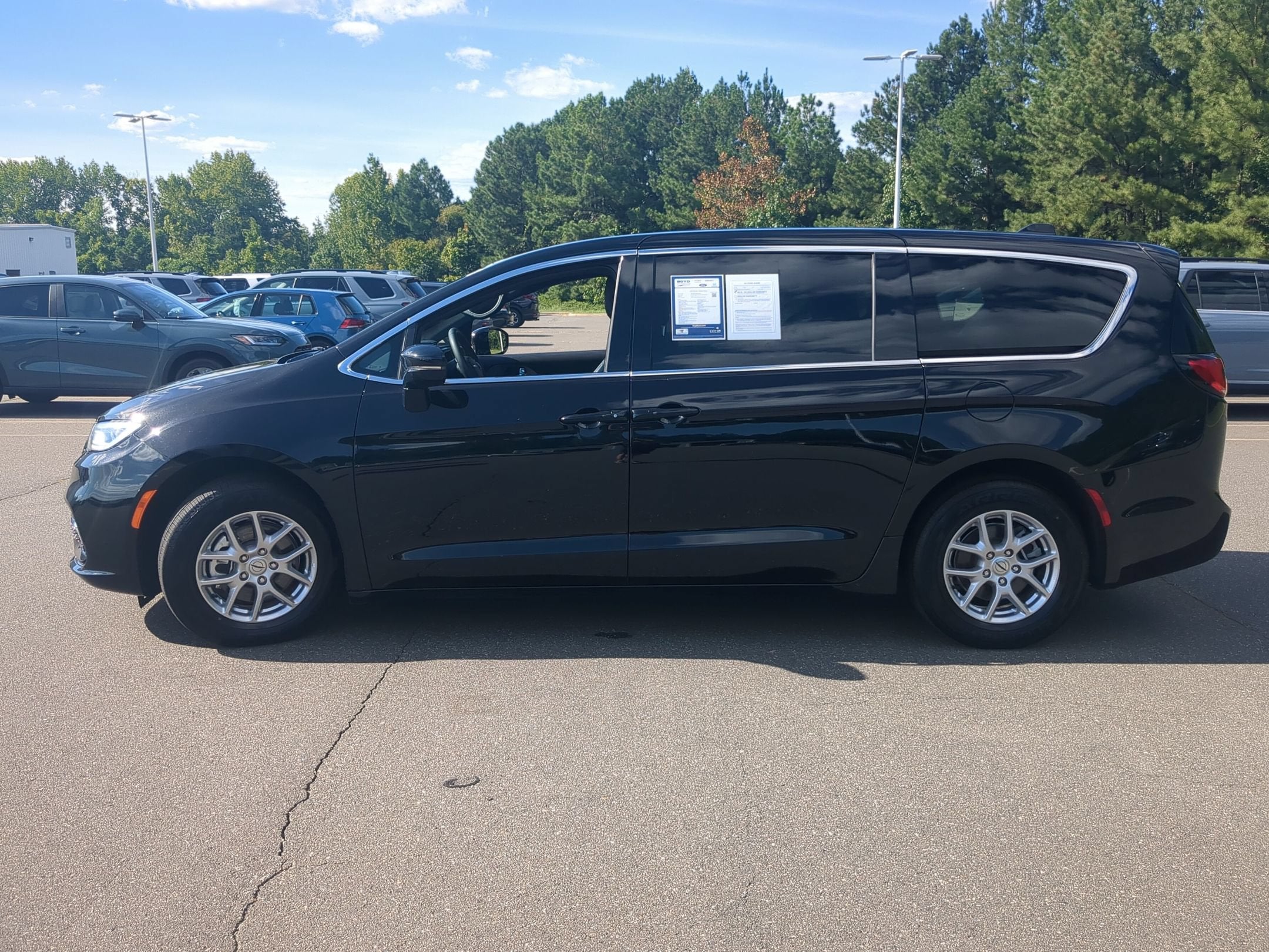 2025 Chrysler Pacifica Select