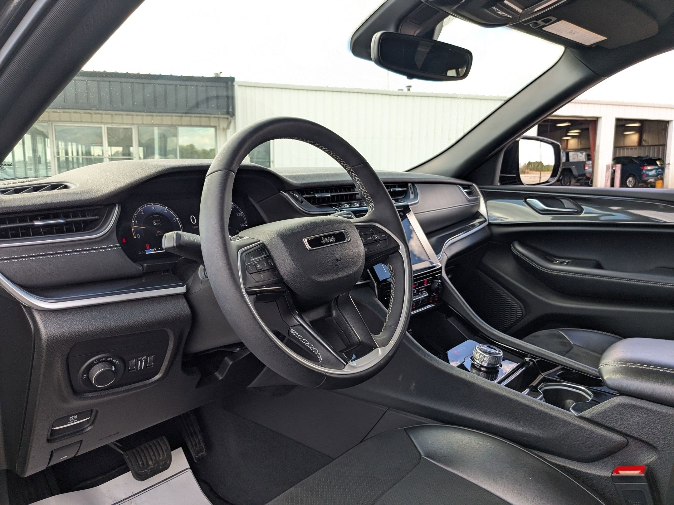 2023 Jeep Grand Cherokee Altitude 4x2