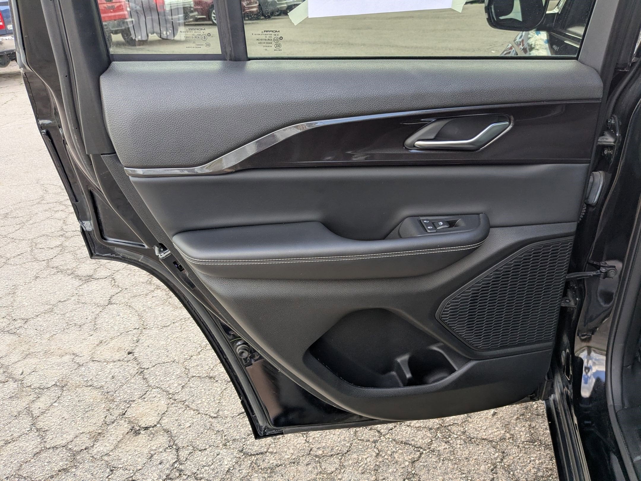 2023 Jeep Grand Cherokee Altitude 4x2