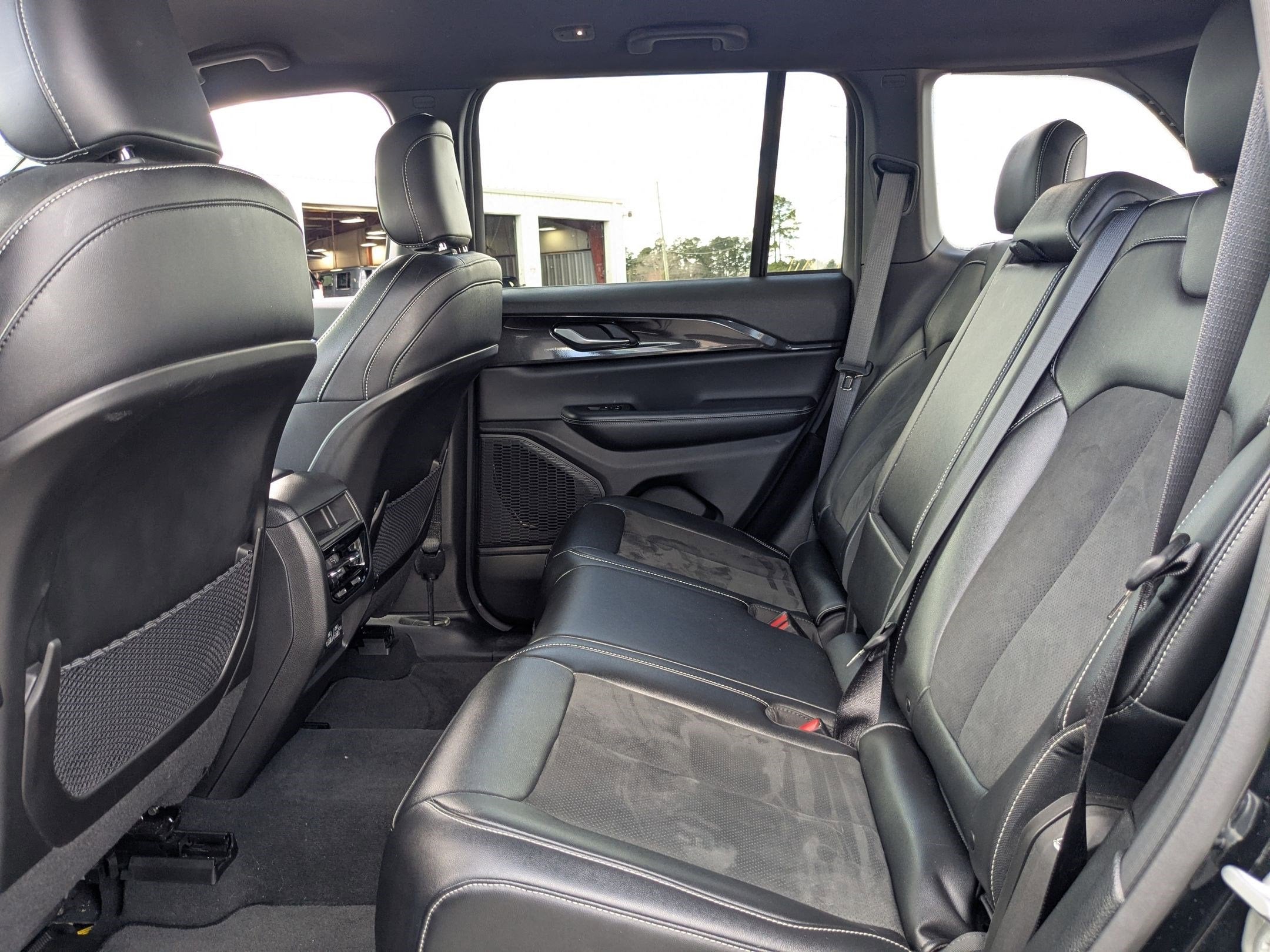 2023 Jeep Grand Cherokee Altitude 4x2