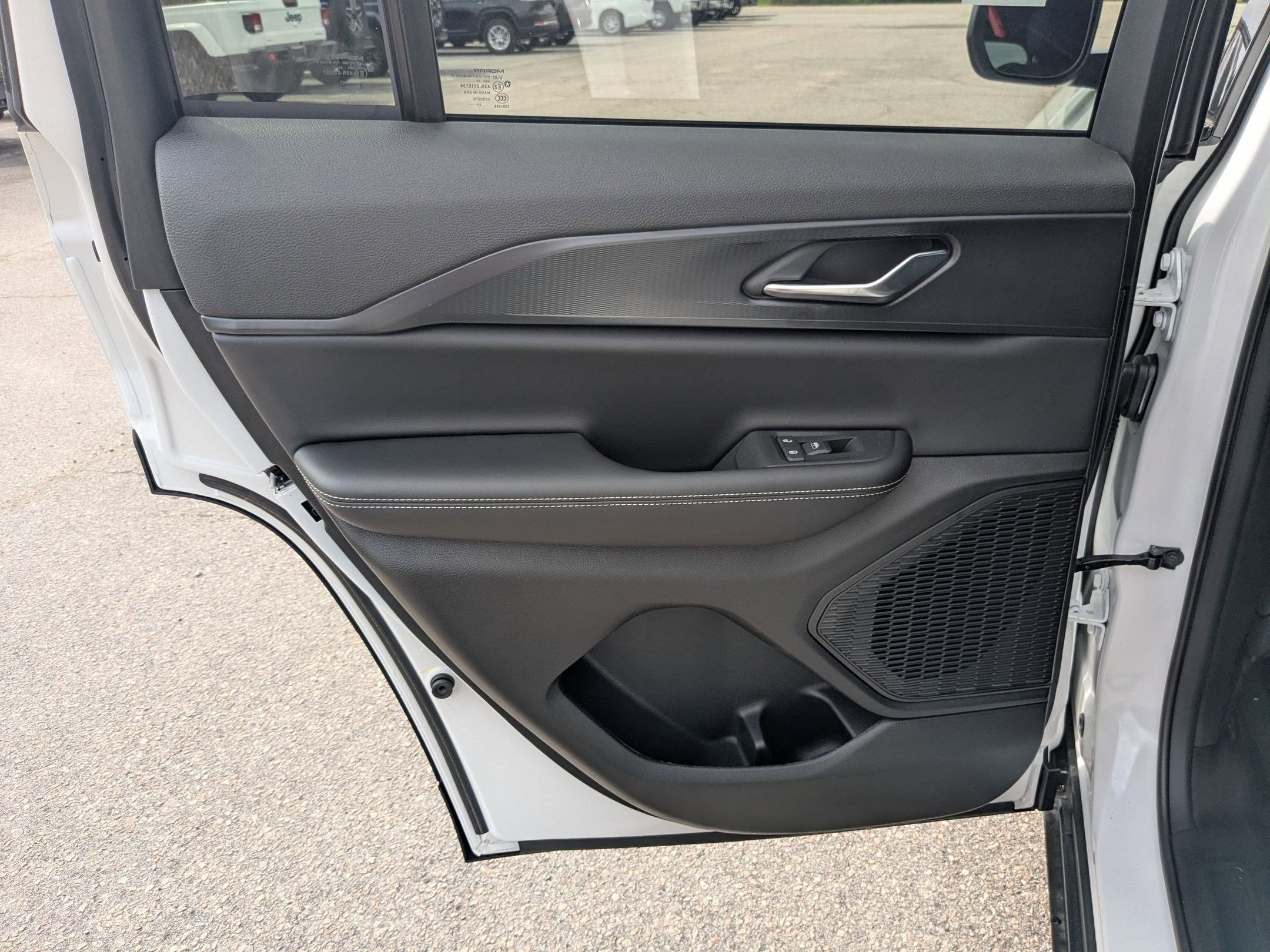 2025 Jeep Grand Cherokee GRAND CHEROKEE LAREDO X 4X4