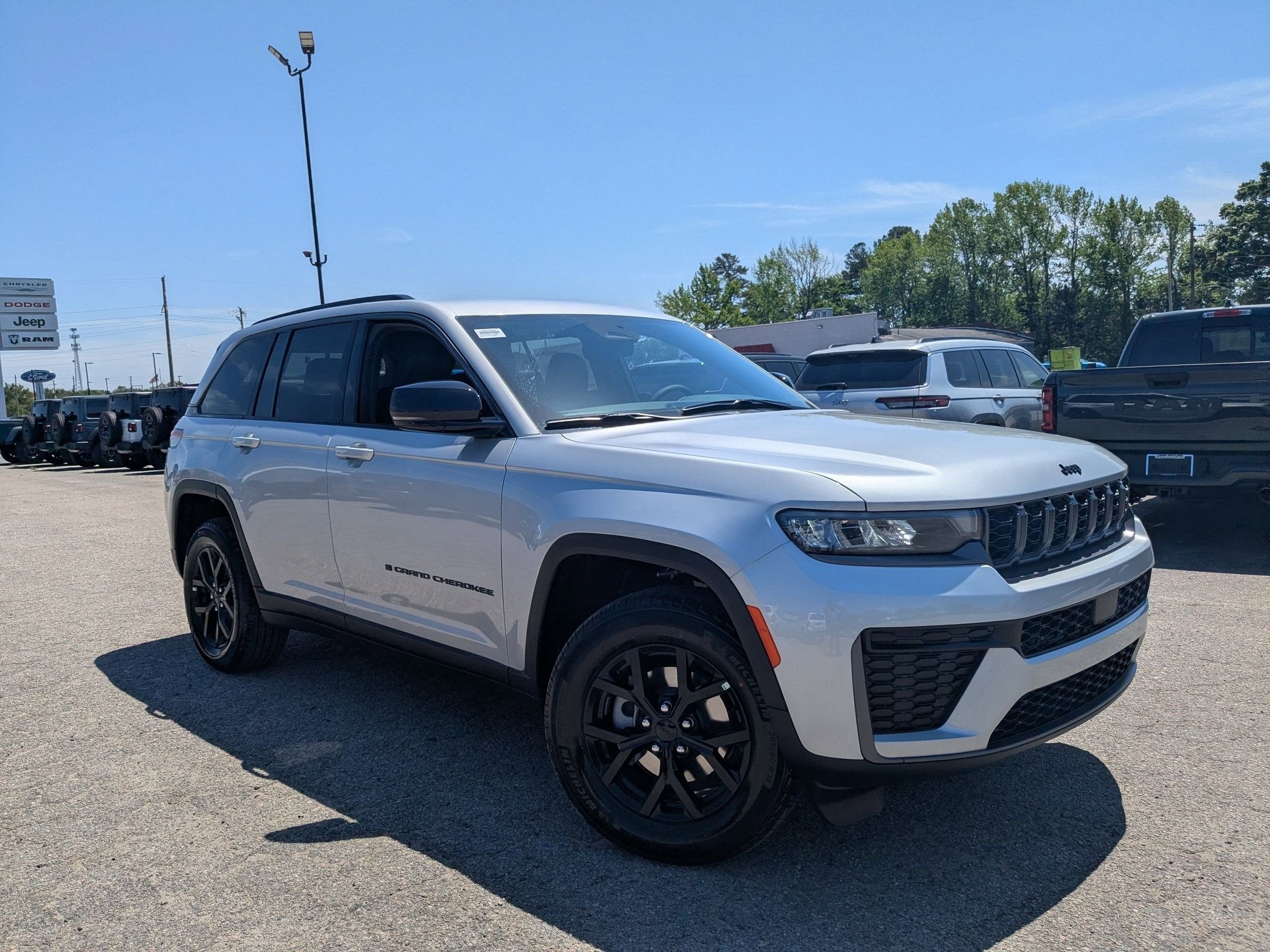 2026 Jeep Grand Cherokee GRAND CHEROKEE LAREDO ALTITUDE 4X4