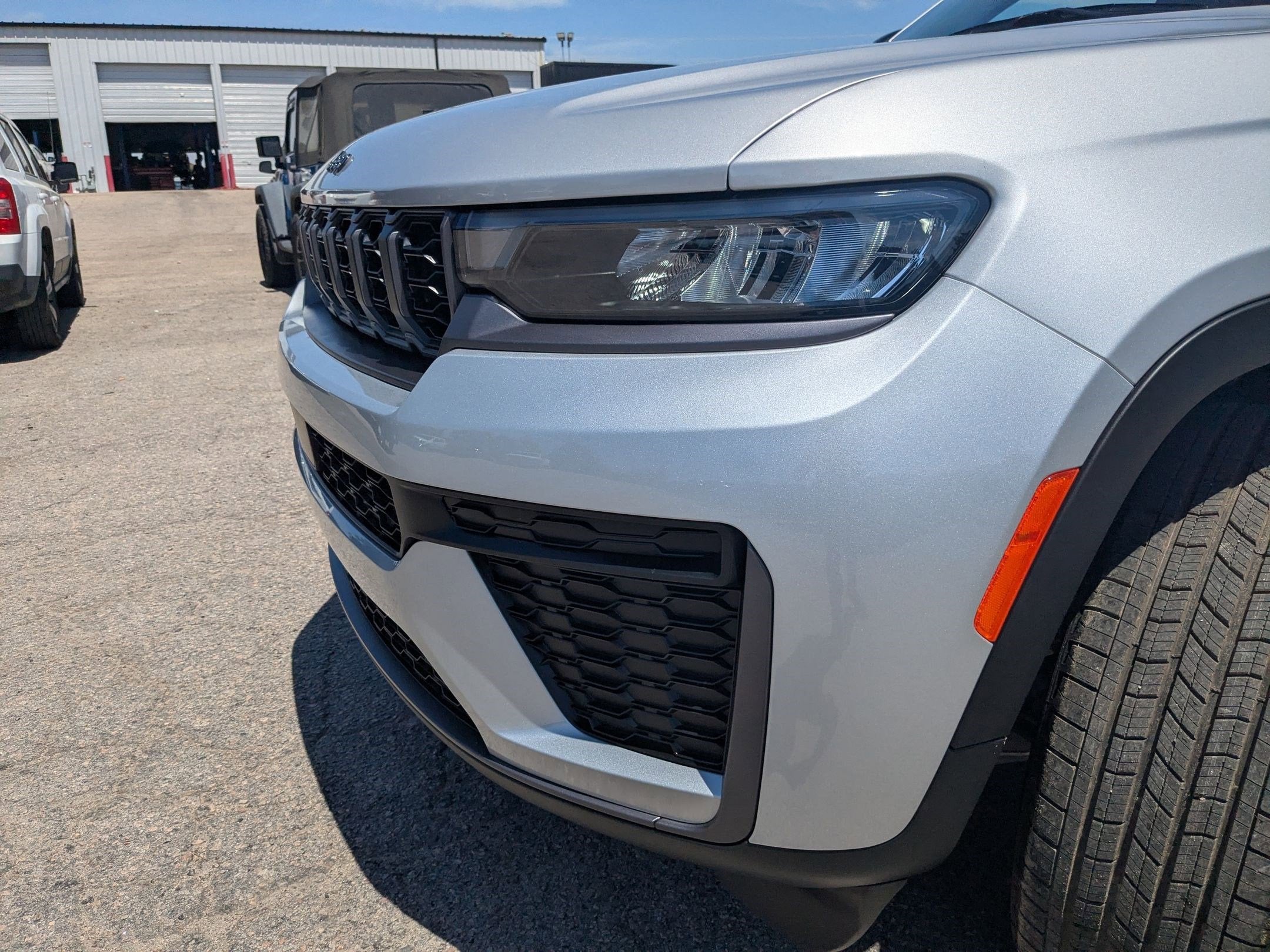 2026 Jeep Grand Cherokee GRAND CHEROKEE LAREDO ALTITUDE 4X4