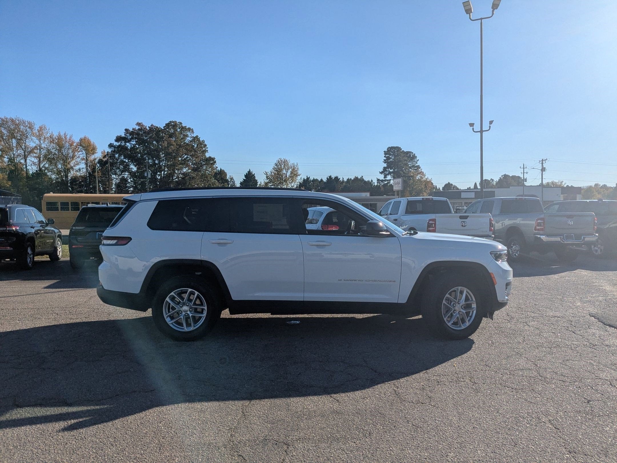 2025 Jeep Grand Cherokee L GRAND CHEROKEE L LAREDO X 4X4