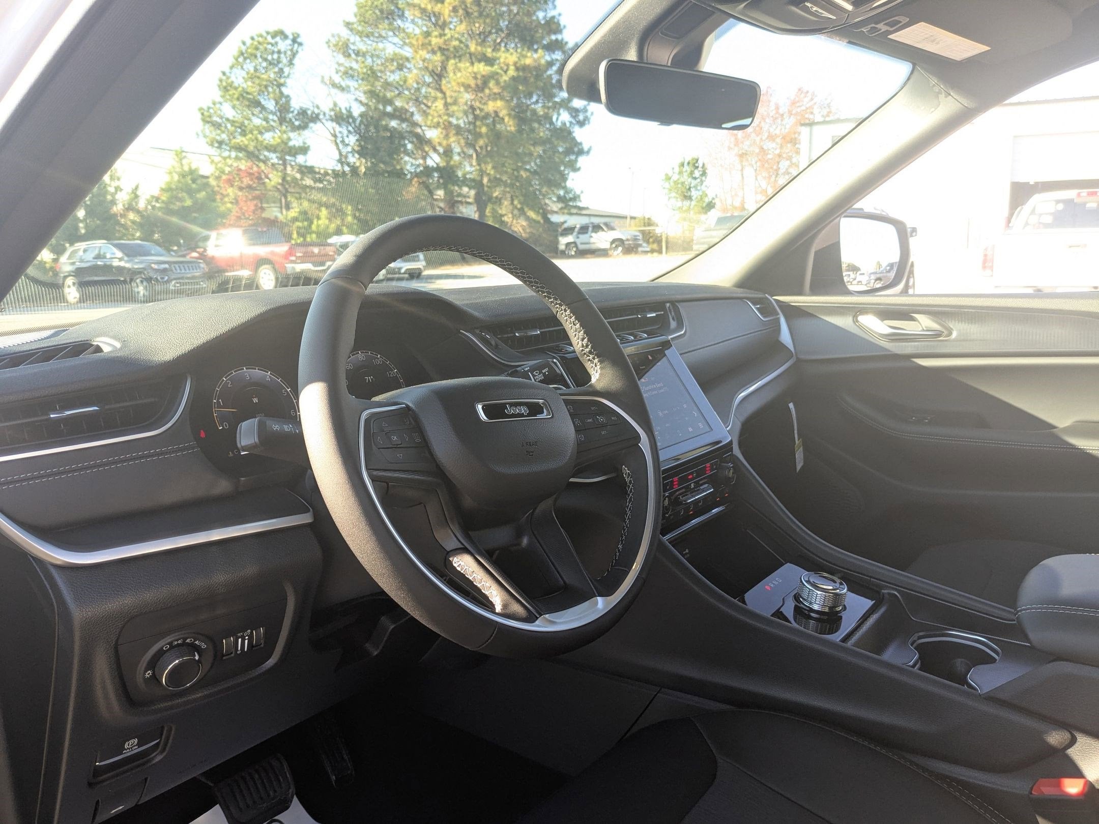 2025 Jeep Grand Cherokee L GRAND CHEROKEE L LAREDO X 4X4