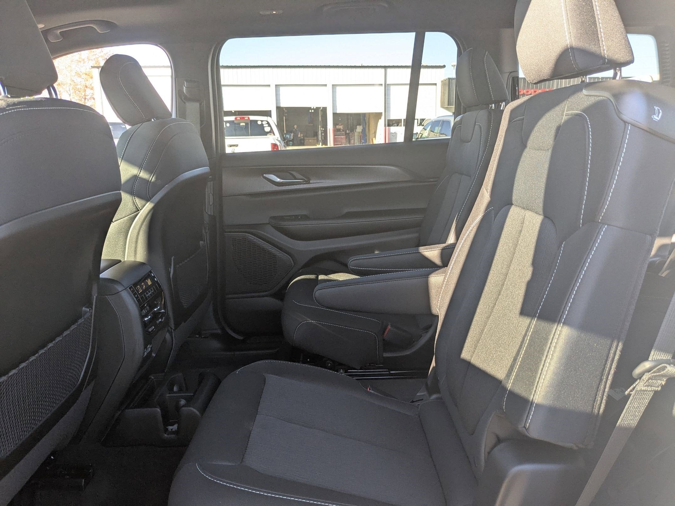 2025 Jeep Grand Cherokee L GRAND CHEROKEE L LAREDO X 4X4