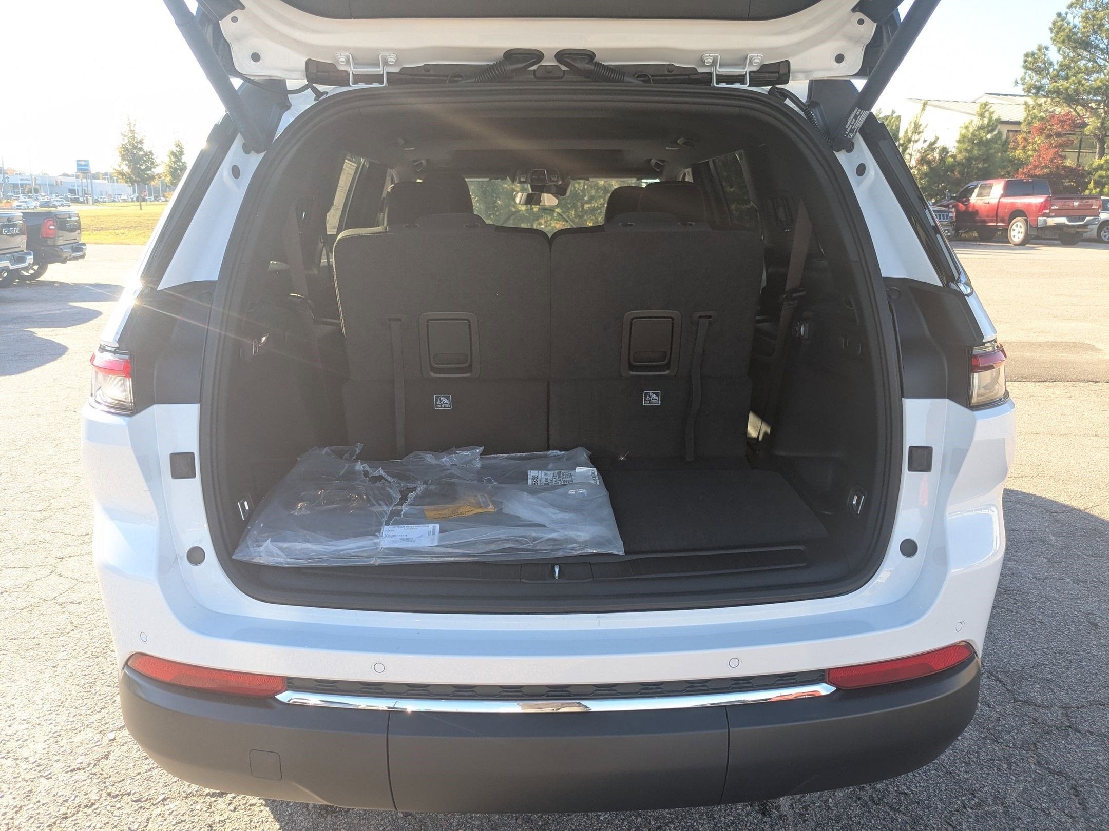 2025 Jeep Grand Cherokee L GRAND CHEROKEE L LAREDO X 4X4