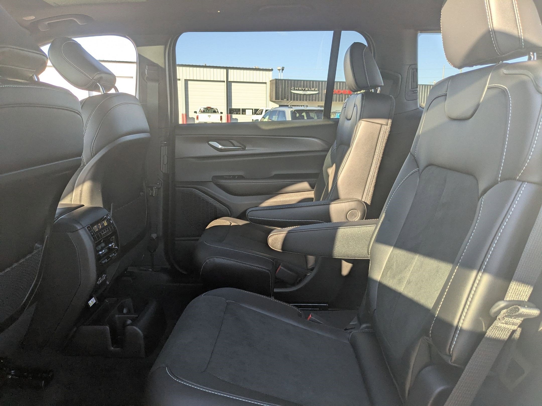 2025 Jeep Grand Cherokee L GRAND CHEROKEE L ALTITUDE X 4X4