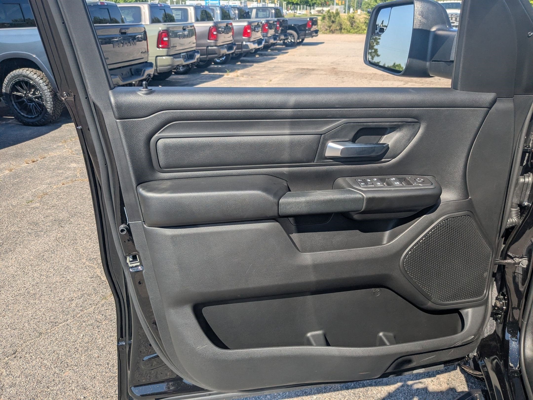 2026 RAM 1500 RAM 1500 EXPRESS CREW CAB 4X4 5'7' BOX