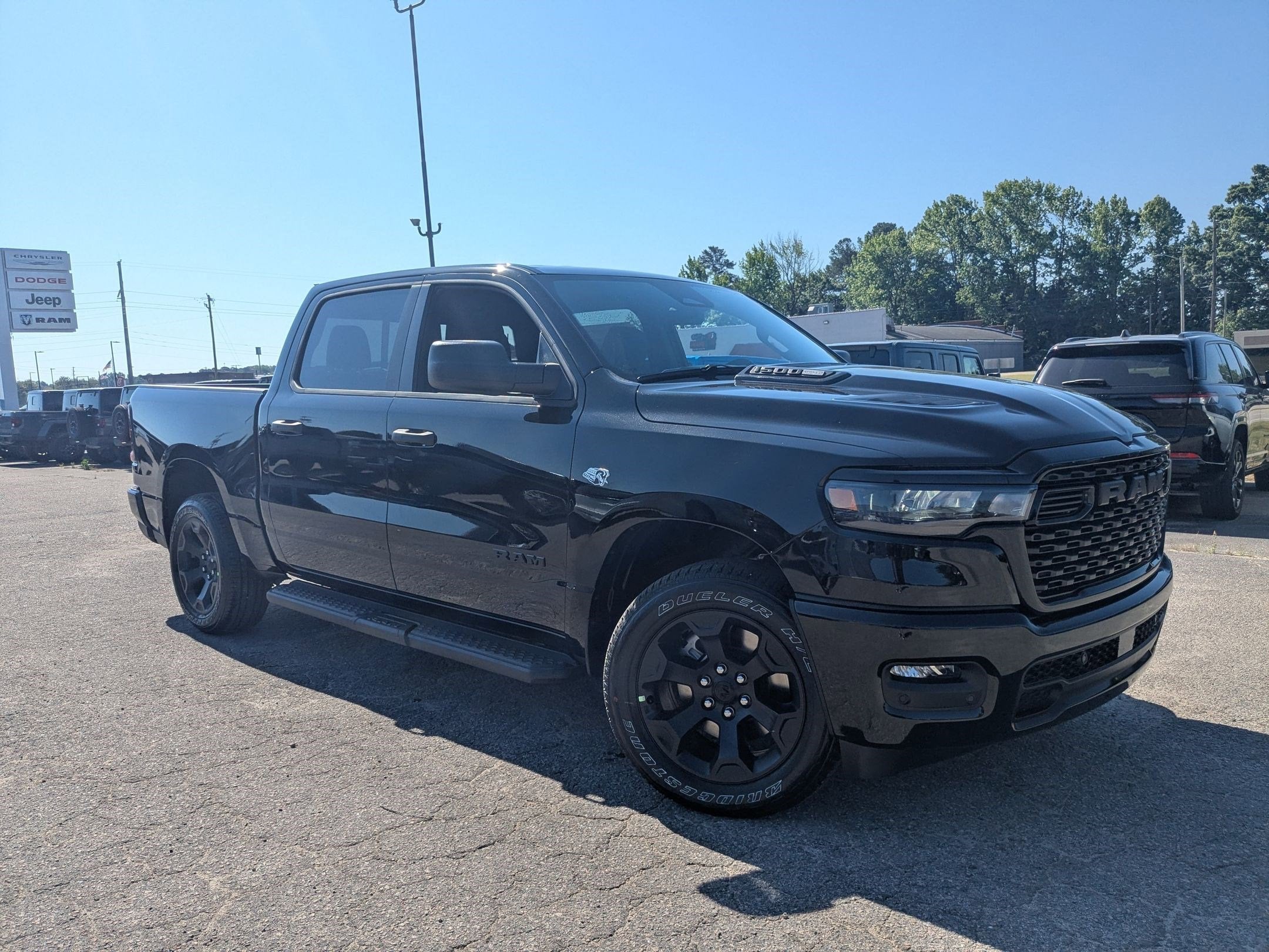 2026 RAM 1500 RAM 1500 EXPRESS CREW CAB 4X4 5'7' BOX