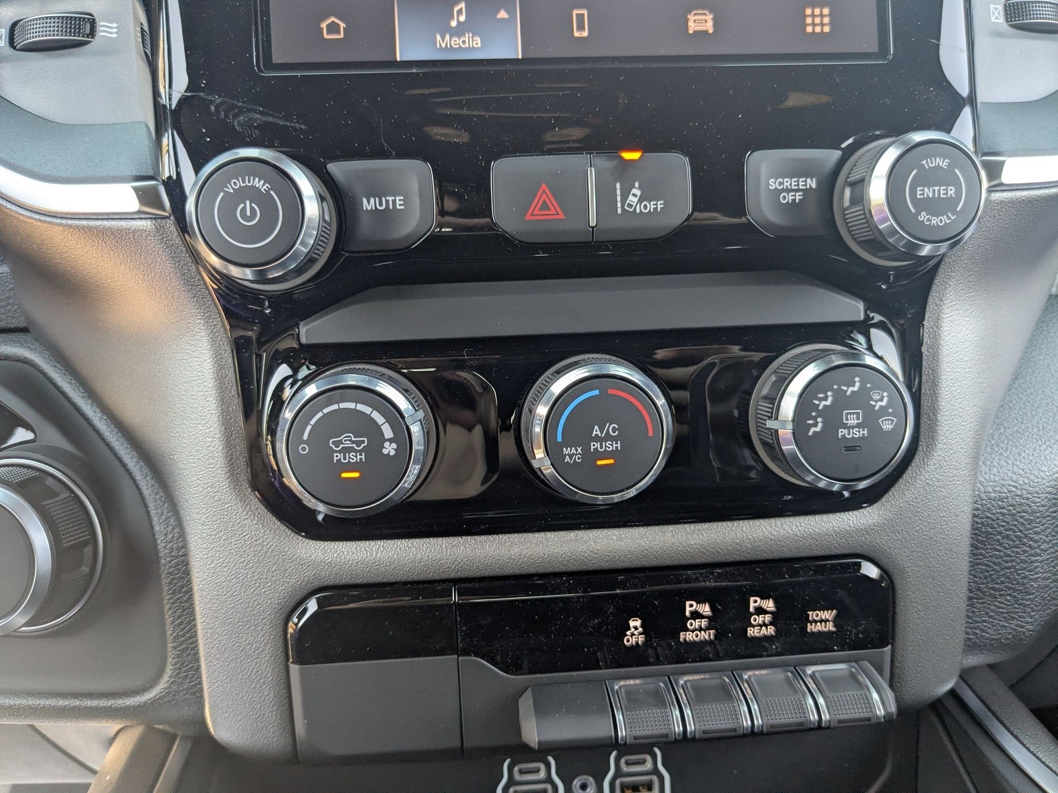 2026 RAM 1500 RAM 1500 EXPRESS CREW CAB 4X4 5'7' BOX