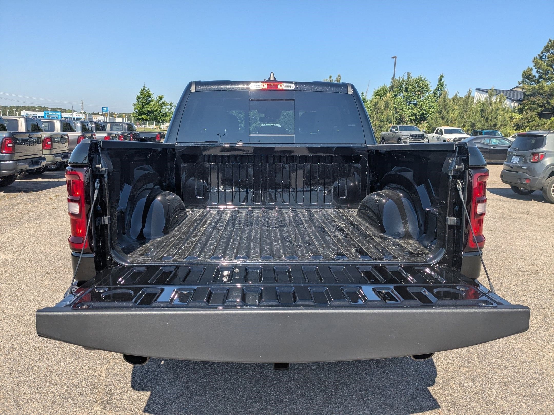2026 RAM 1500 RAM 1500 EXPRESS CREW CAB 4X4 5'7' BOX