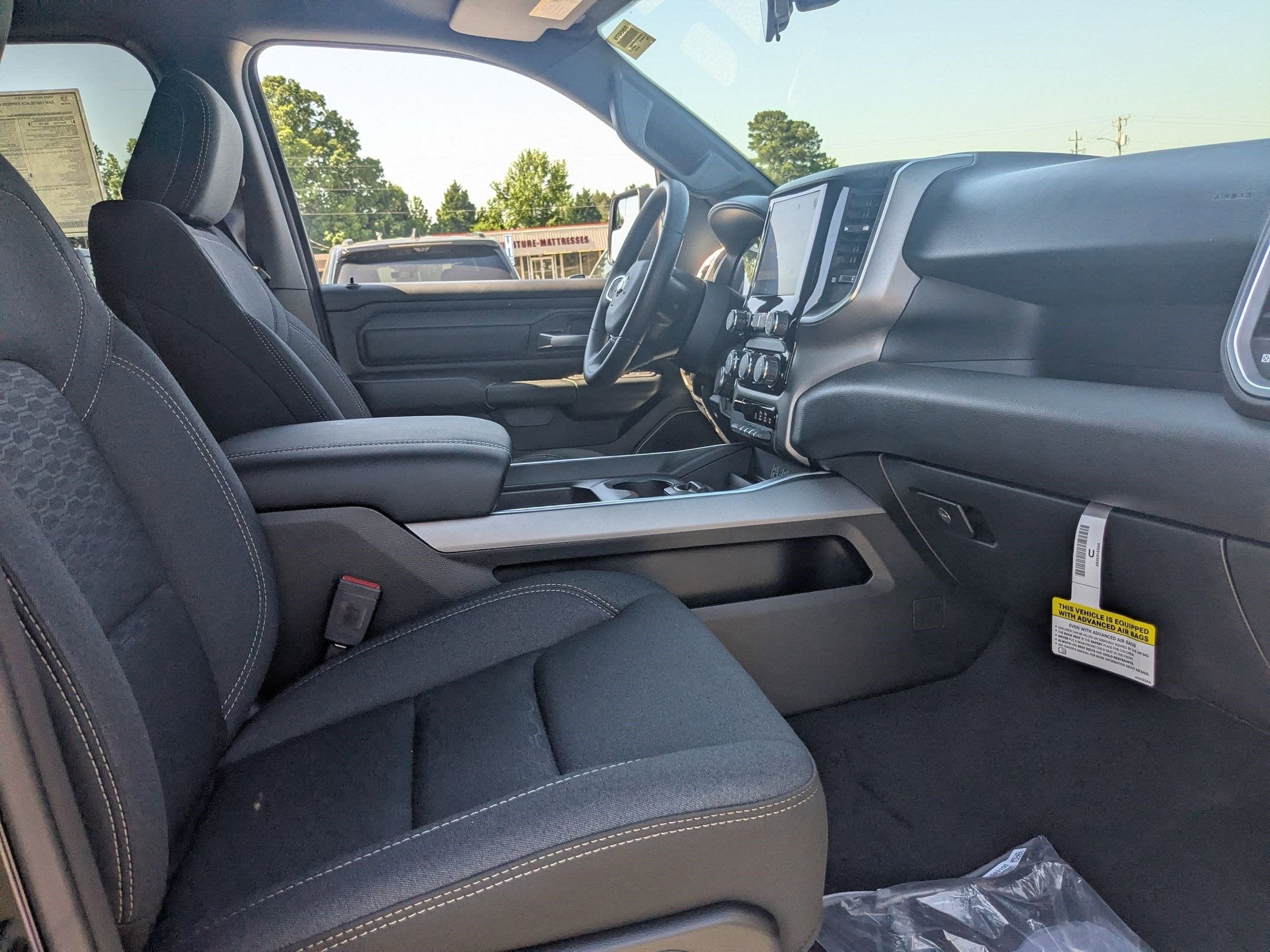 2026 RAM 1500 RAM 1500 EXPRESS CREW CAB 4X4 5'7' BOX
