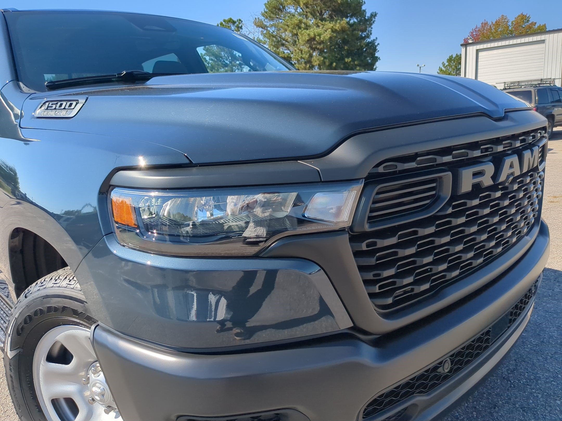 2027 RAM 1500 RAM 1500 TRADESMAN CREW CAB 4X4 5'7' BOX