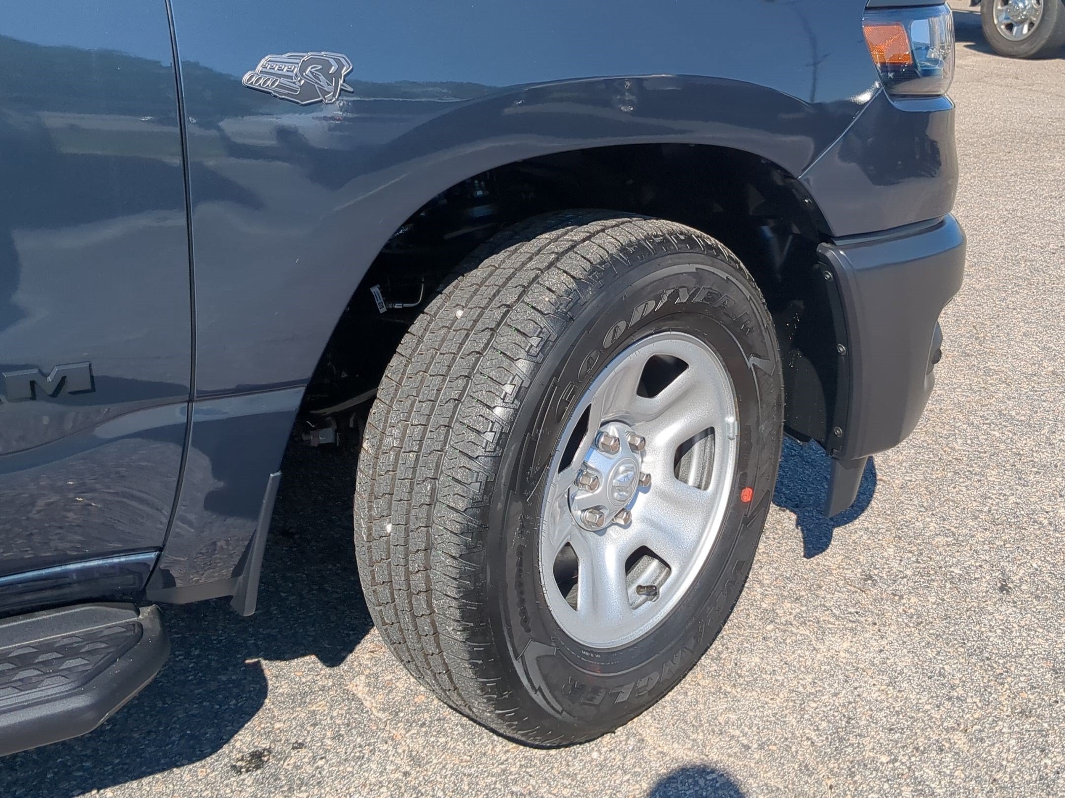 2027 RAM 1500 RAM 1500 TRADESMAN CREW CAB 4X4 5'7' BOX