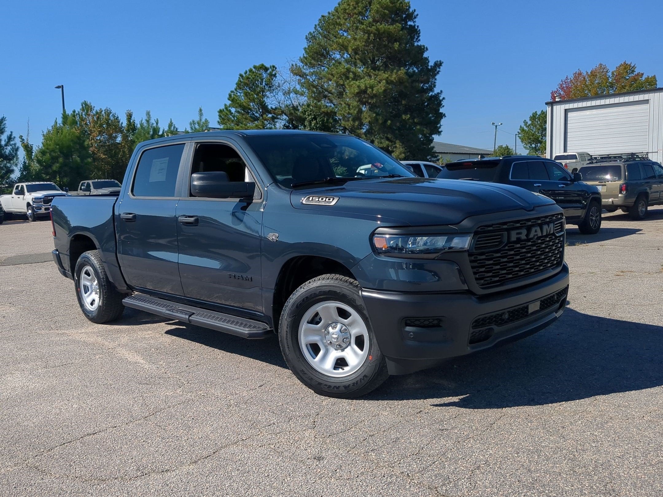 2027 RAM 1500 RAM 1500 TRADESMAN CREW CAB 4X4 5'7' BOX