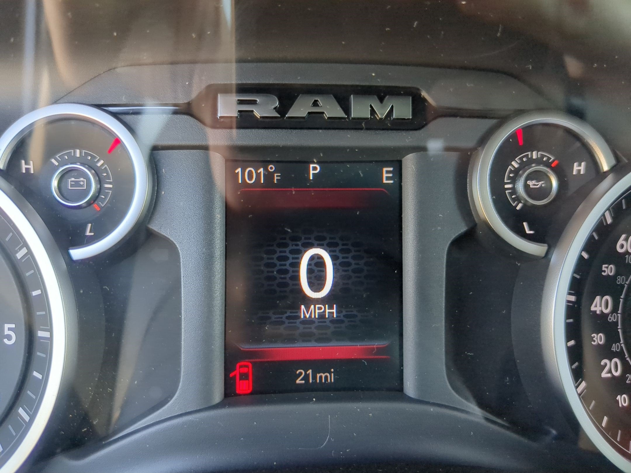 2027 RAM 1500 RAM 1500 TRADESMAN CREW CAB 4X4 5'7' BOX