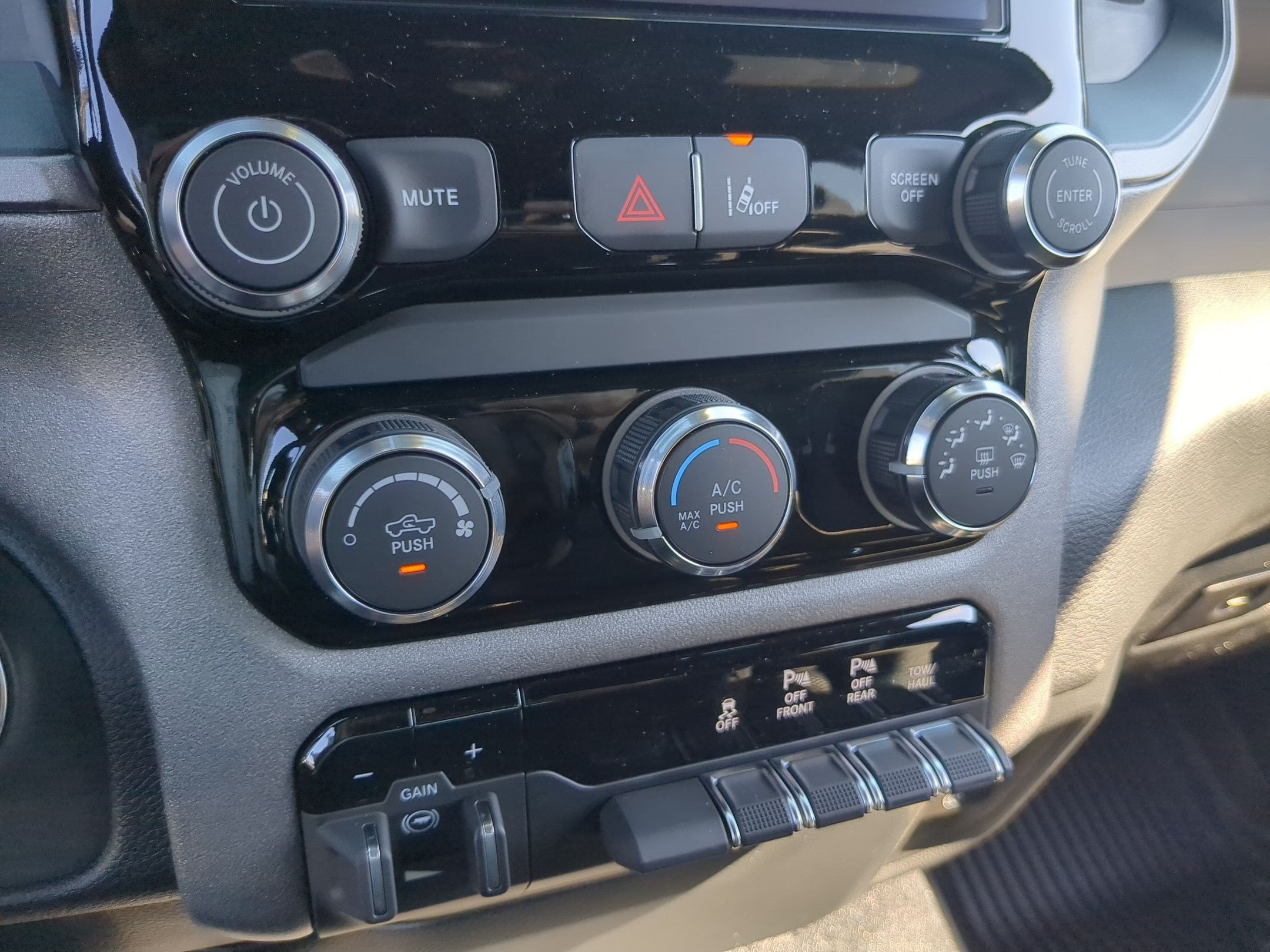 2027 RAM 1500 RAM 1500 TRADESMAN CREW CAB 4X4 5'7' BOX