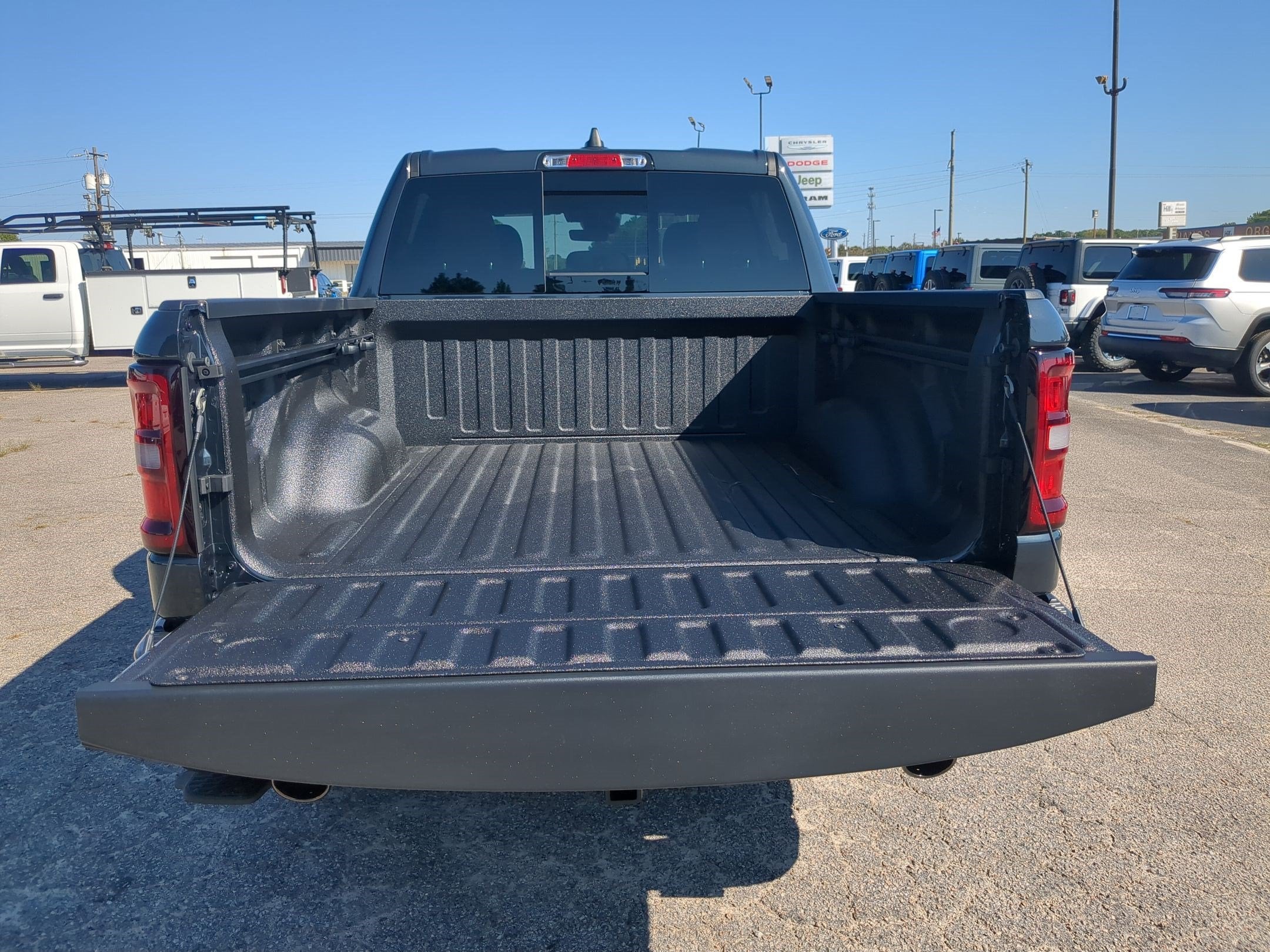 2027 RAM 1500 RAM 1500 TRADESMAN CREW CAB 4X4 5'7' BOX
