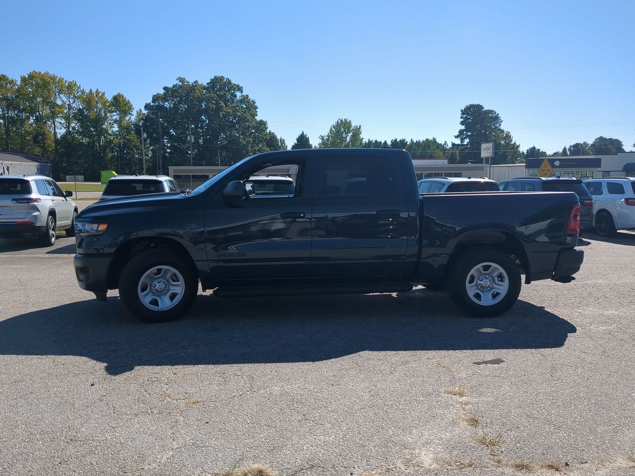 2027 RAM 1500 RAM 1500 TRADESMAN CREW CAB 4X4 5'7' BOX