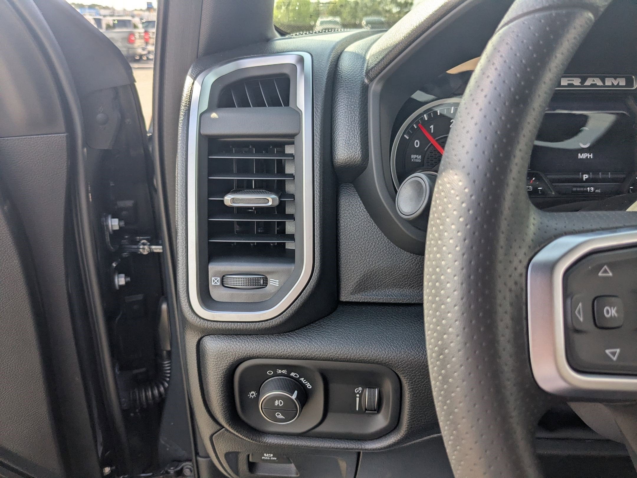 2026 RAM 1500 RAM 1500 EXPRESS CREW CAB 4X4 5'7' BOX