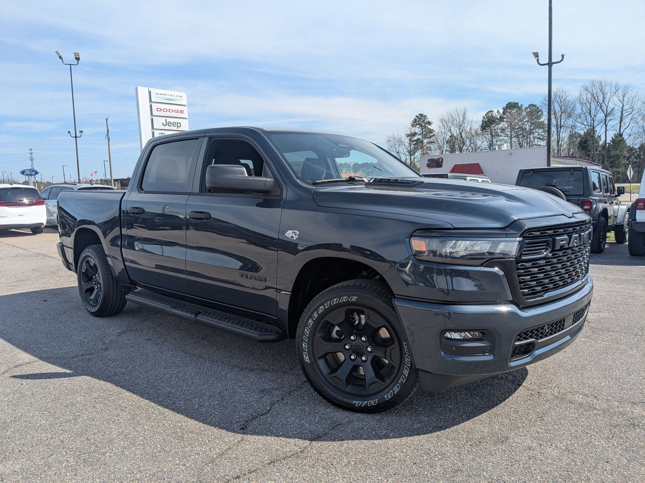 2026 RAM 1500 RAM 1500 EXPRESS CREW CAB 4X4 5'7' BOX