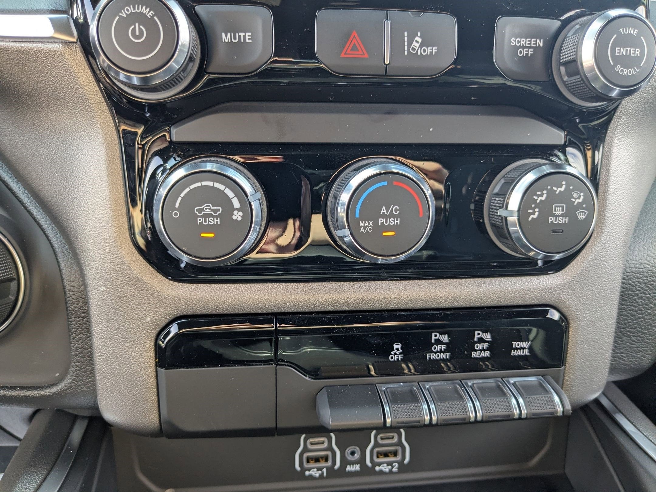 2026 RAM 1500 RAM 1500 EXPRESS CREW CAB 4X4 5'7' BOX