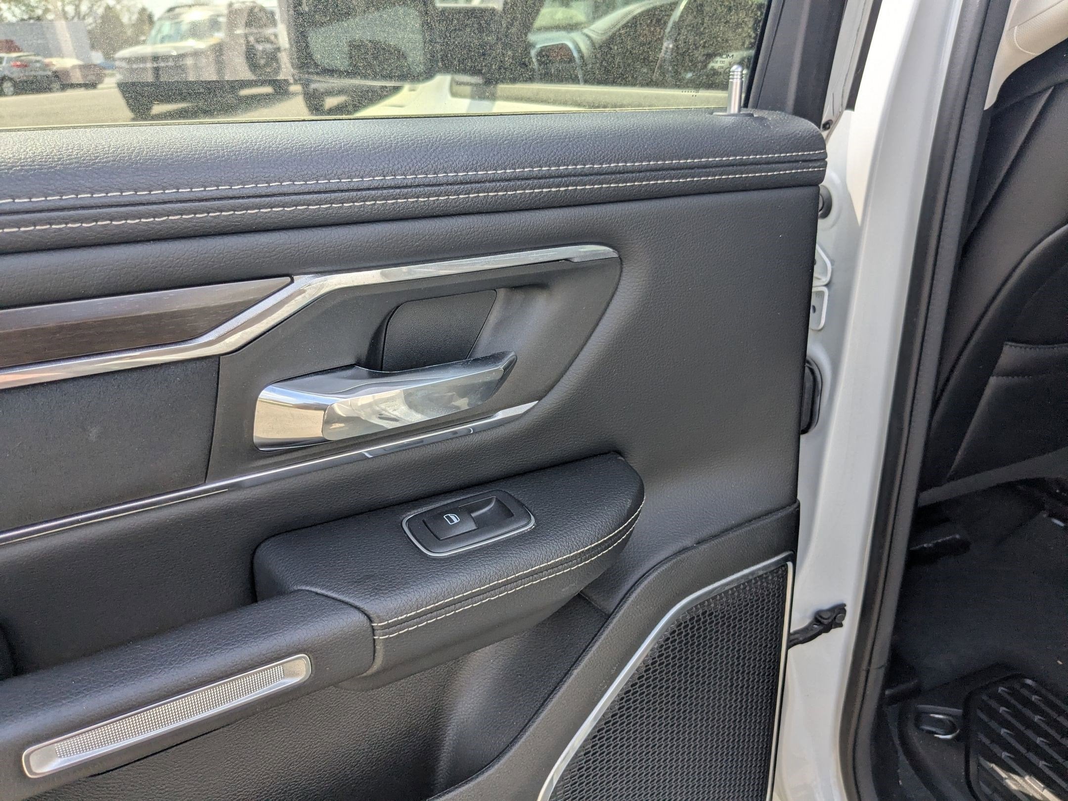 2022 RAM 1500 Laramie Crew Cab 4x4 5'7' Box
