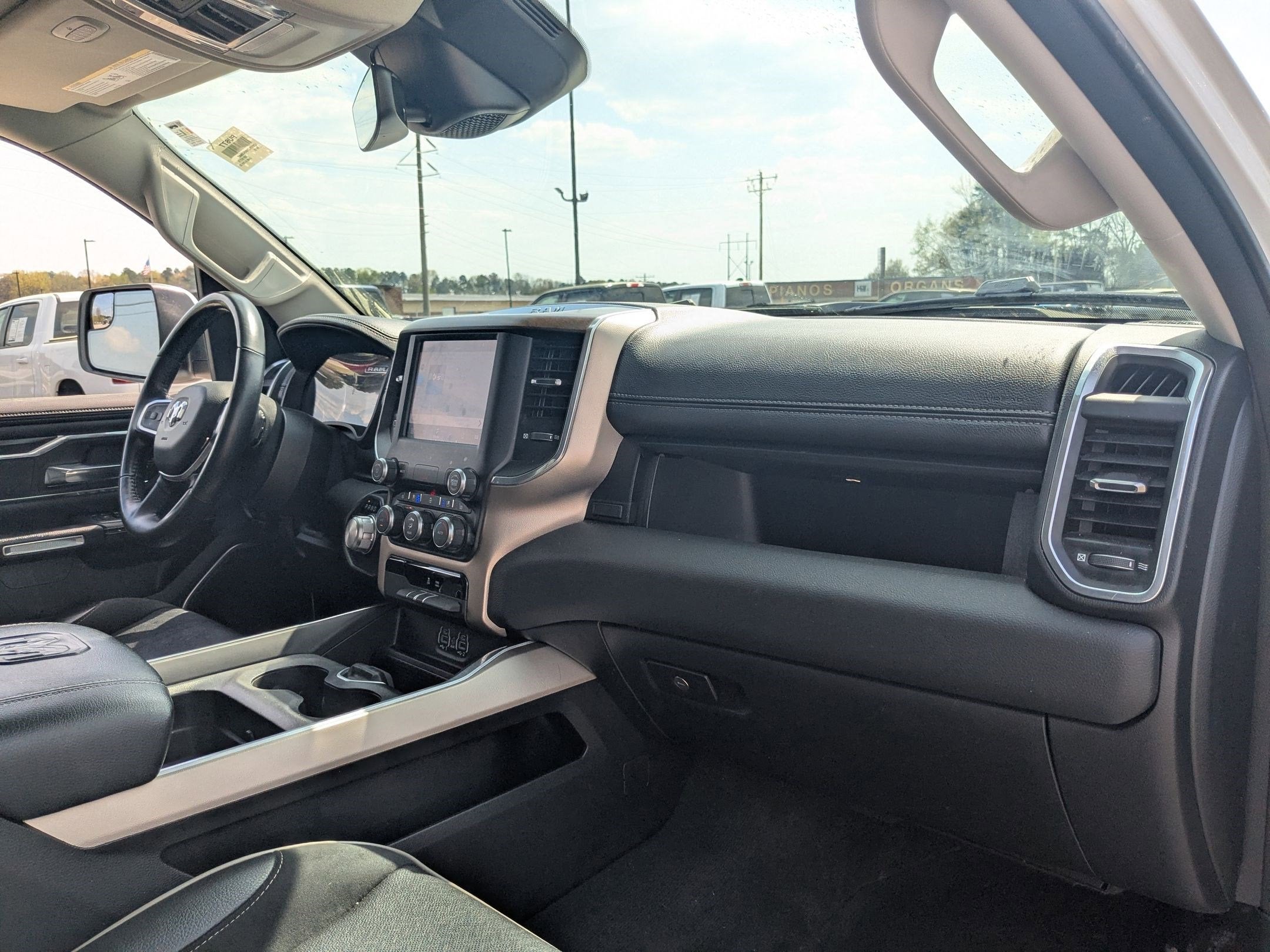 2022 RAM 1500 Laramie Crew Cab 4x4 5'7' Box