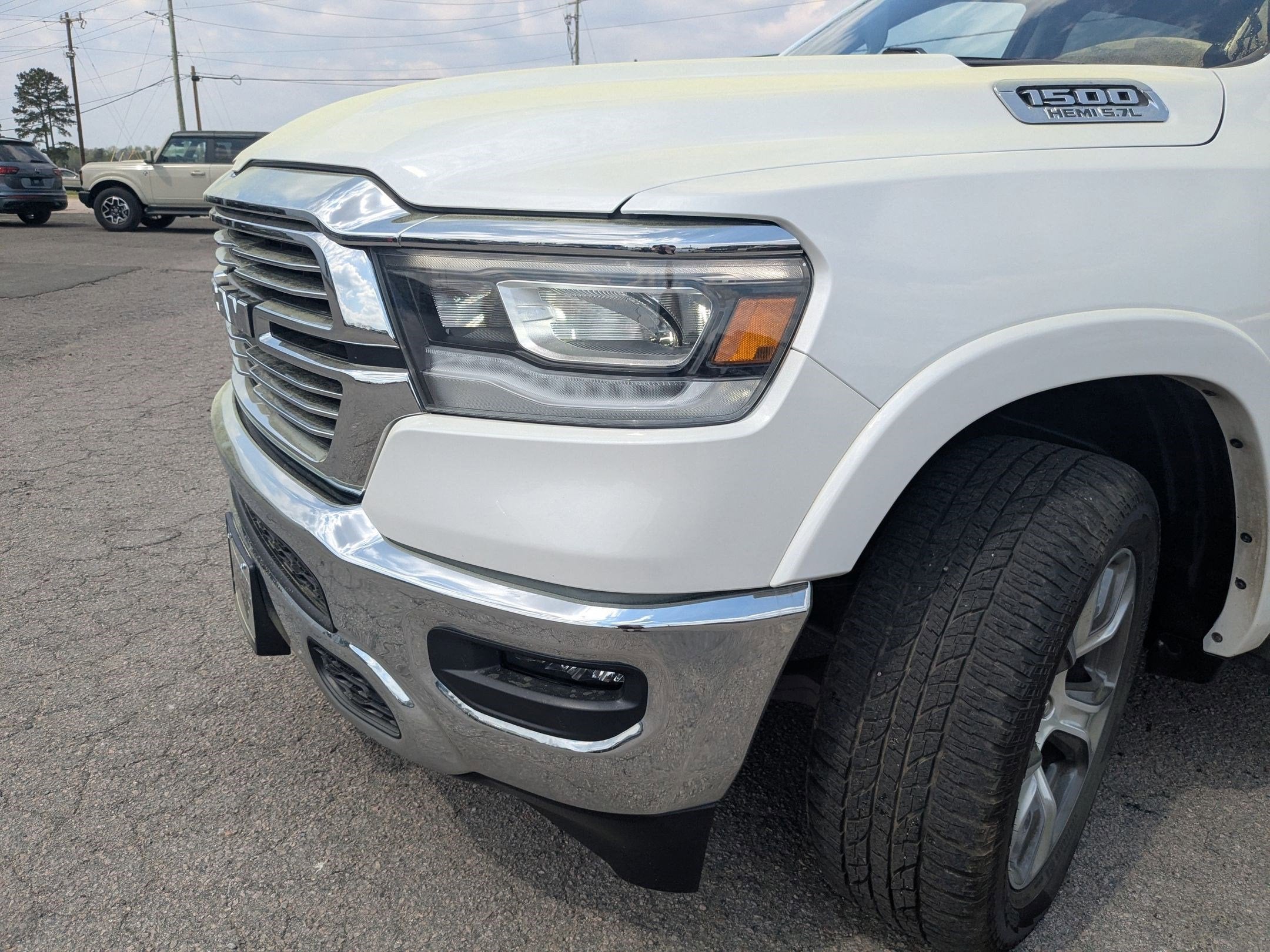 2022 RAM 1500 Laramie Crew Cab 4x4 5'7' Box