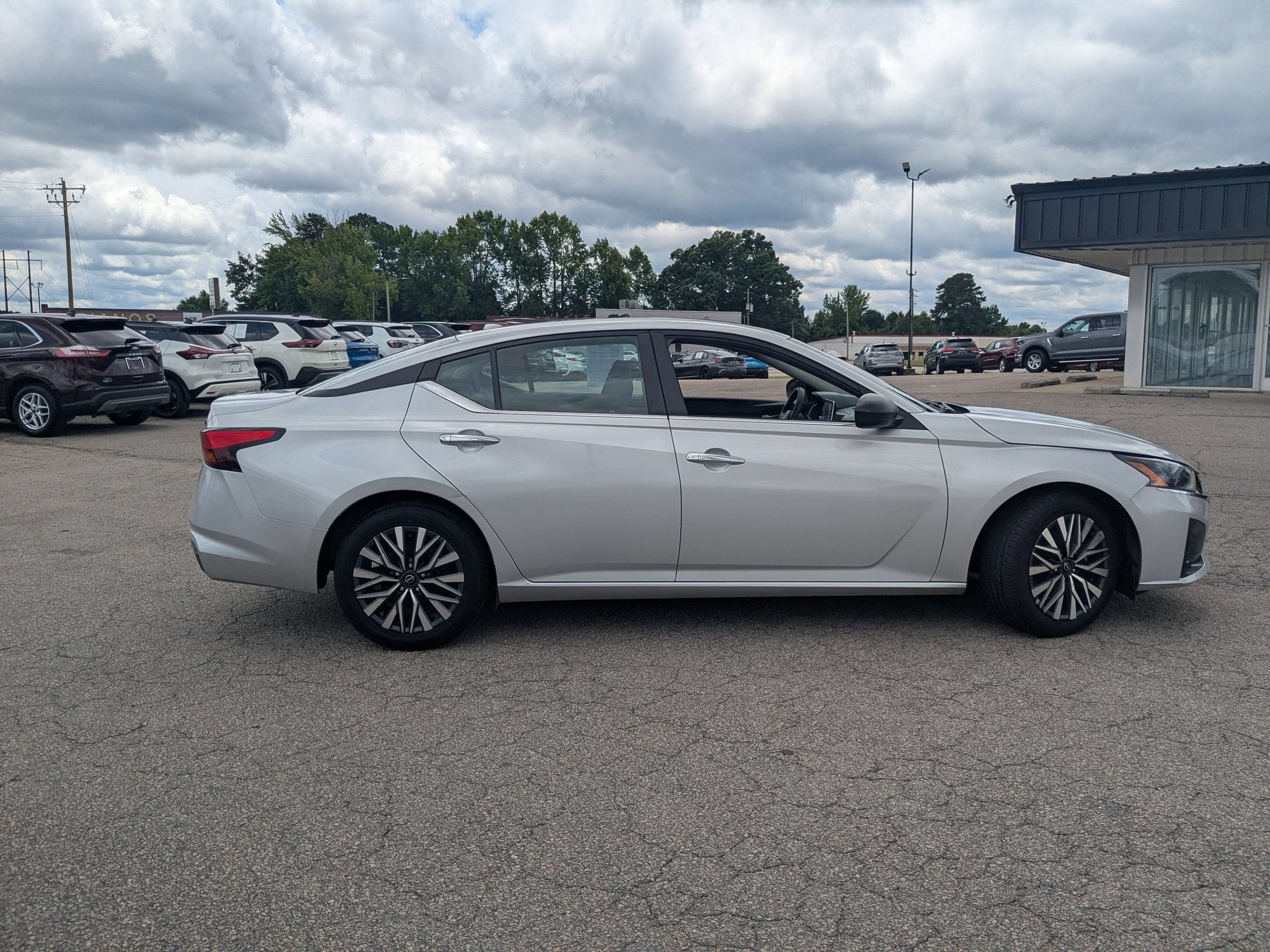 2024 Nissan Altima SV FWD