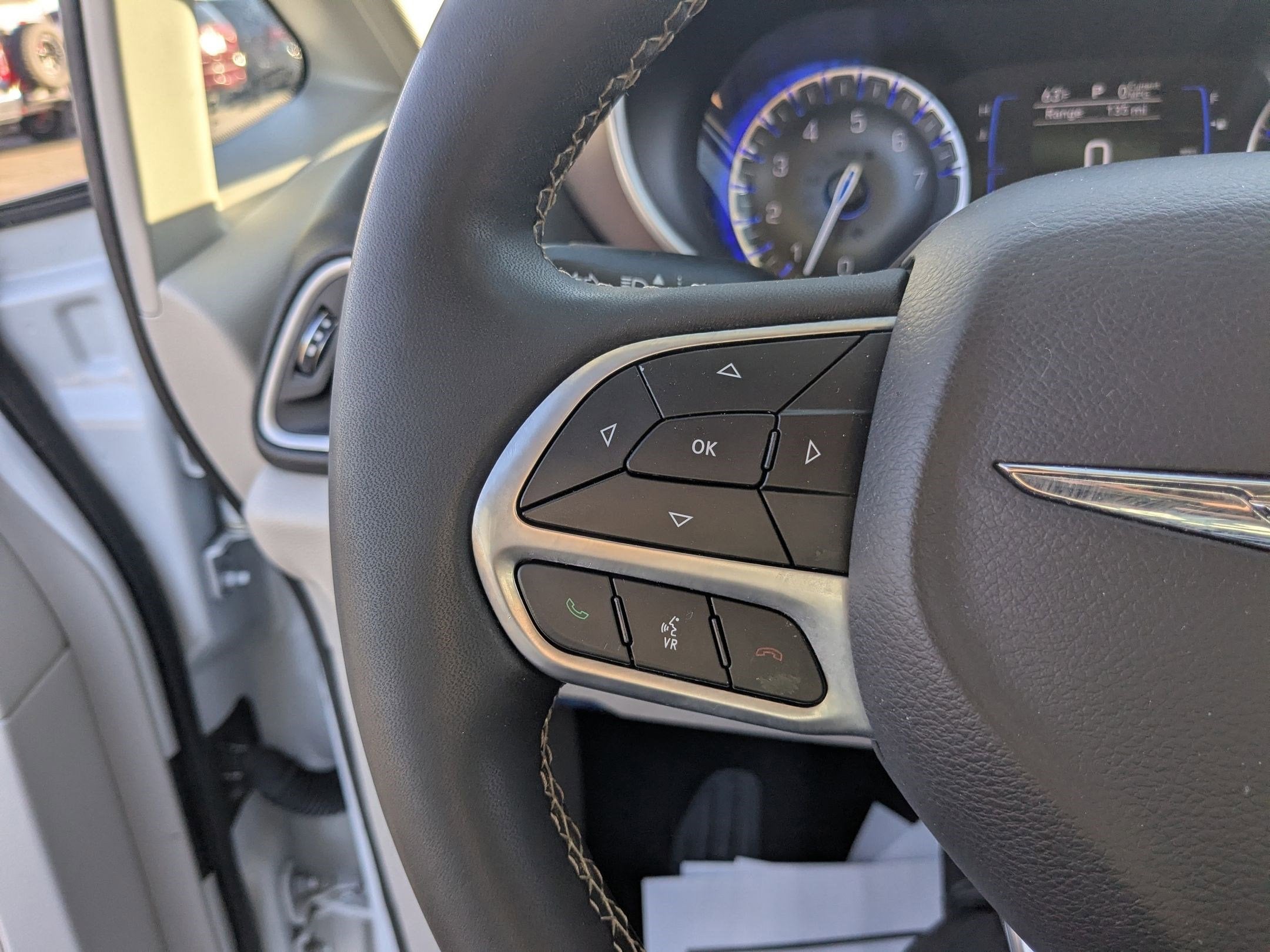 2023 Chrysler Voyager LX