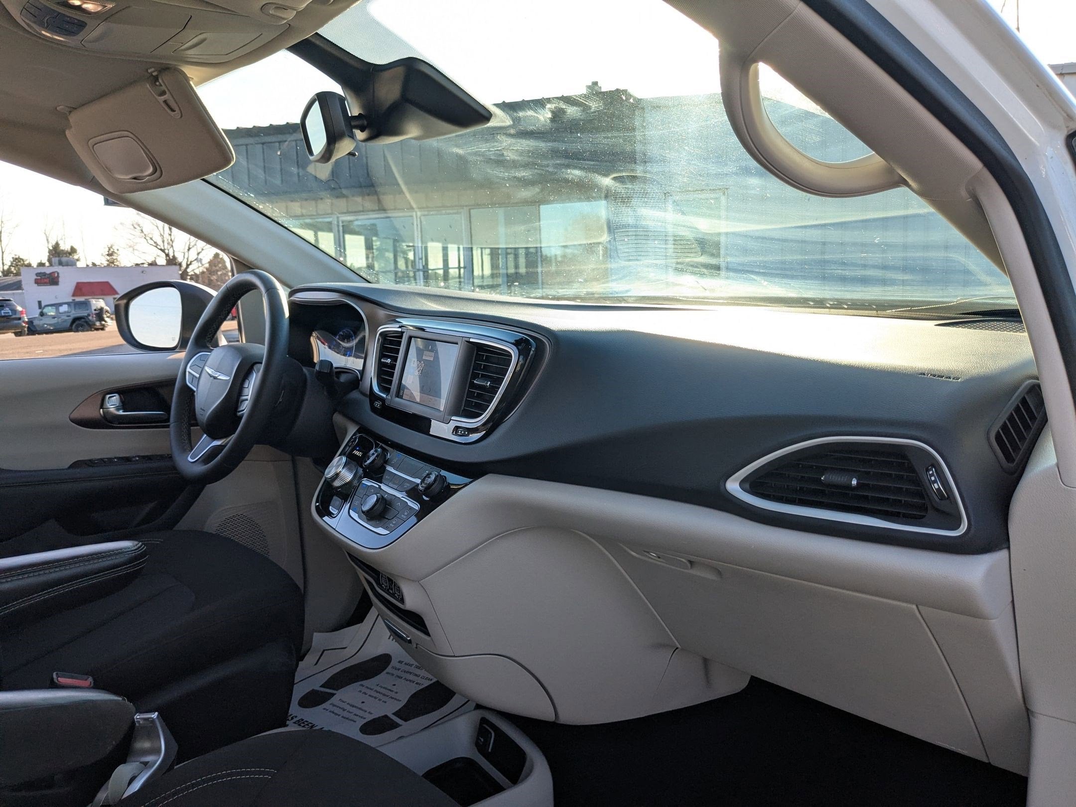 2023 Chrysler Voyager LX