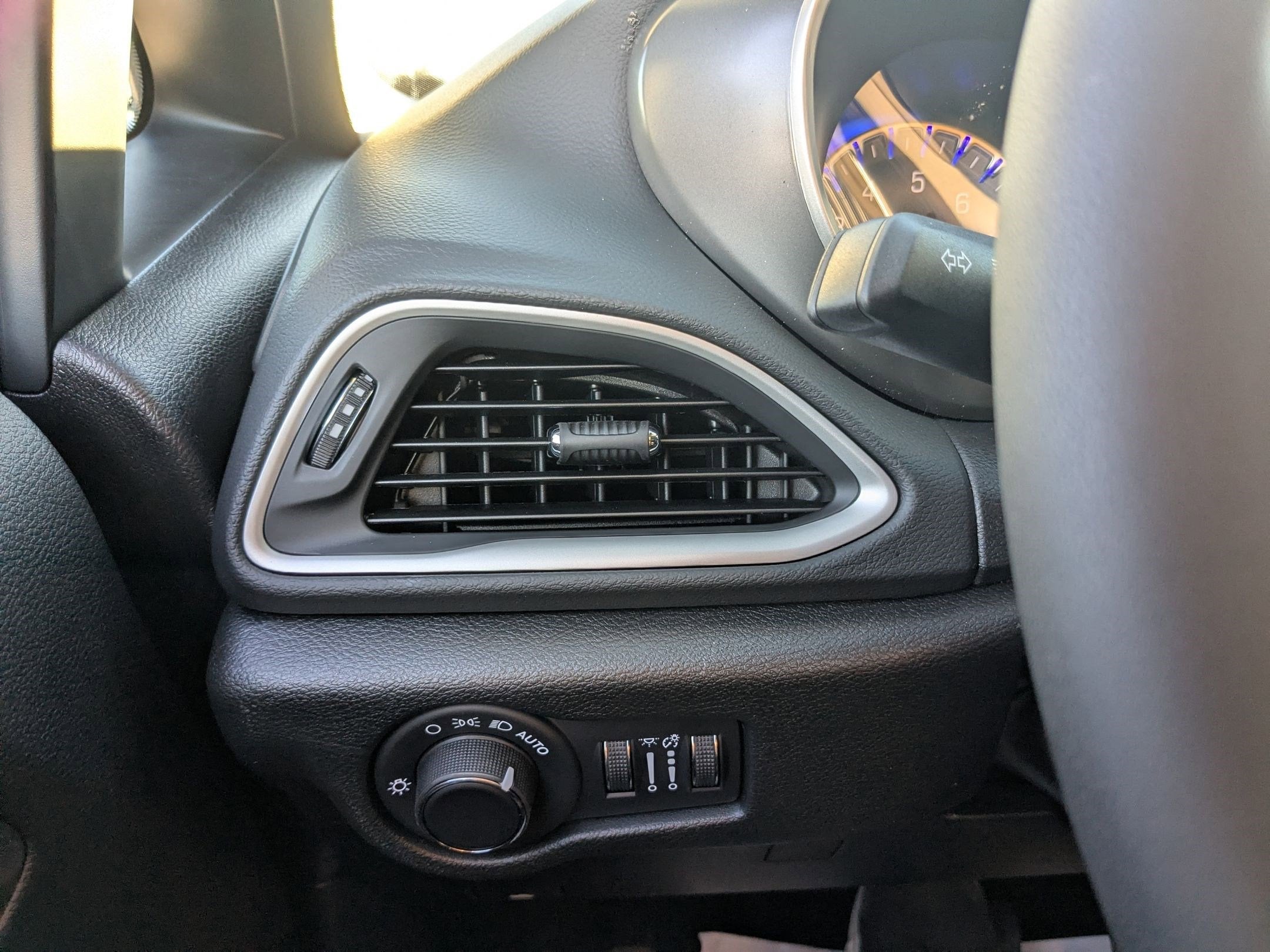 2026 Chrysler Voyager VOYAGER LX