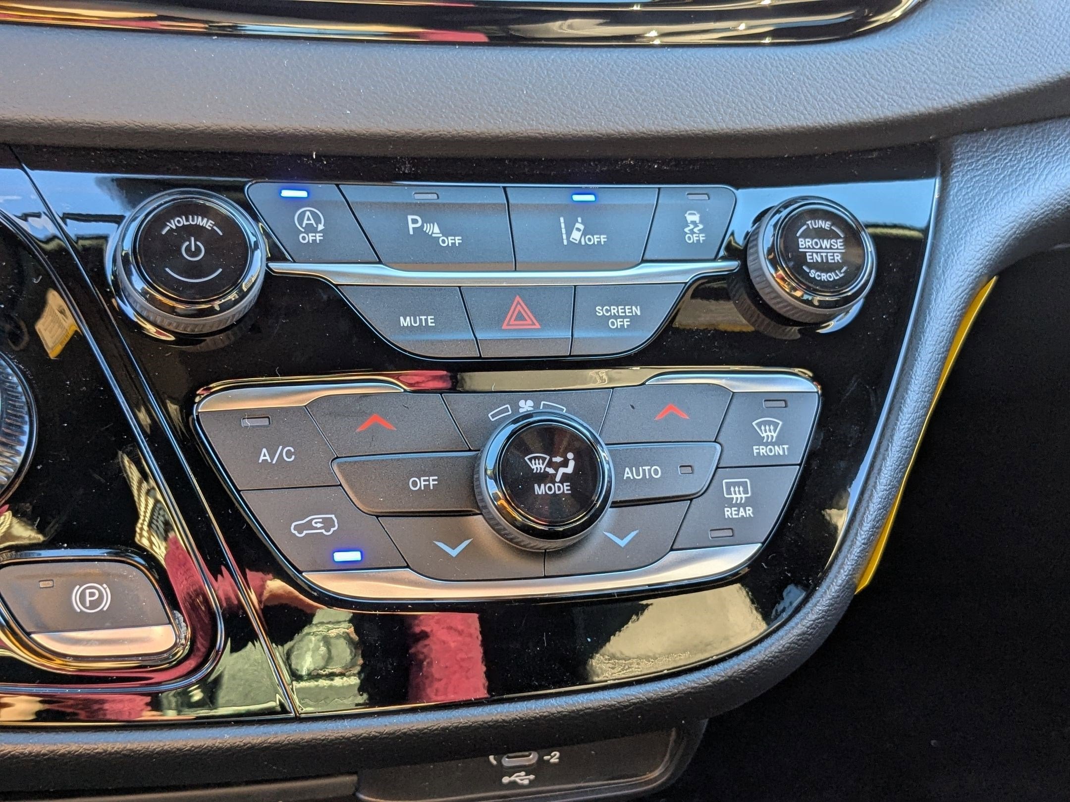 2026 Chrysler Voyager VOYAGER LX