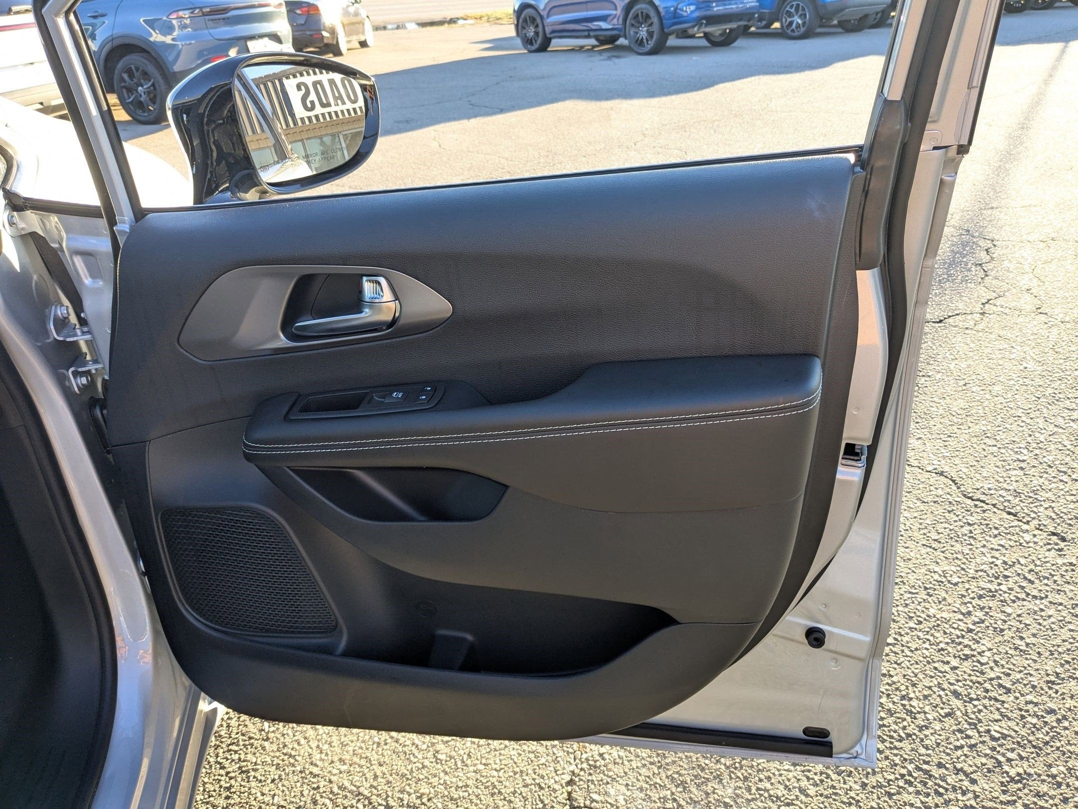 2026 Chrysler Voyager VOYAGER LX