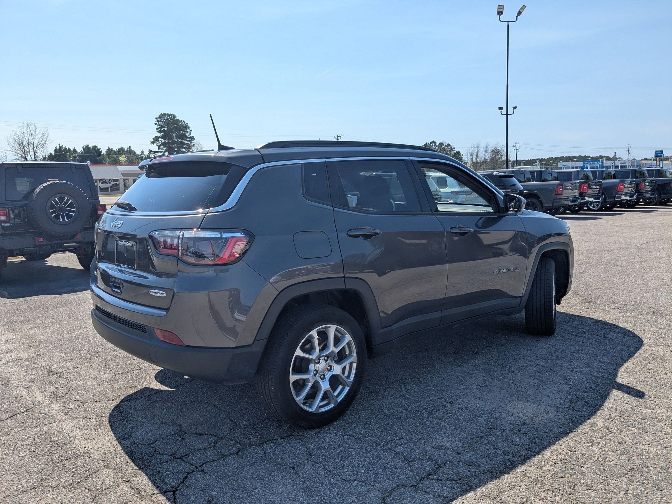 2023 Jeep Compass Latitude Lux FWD