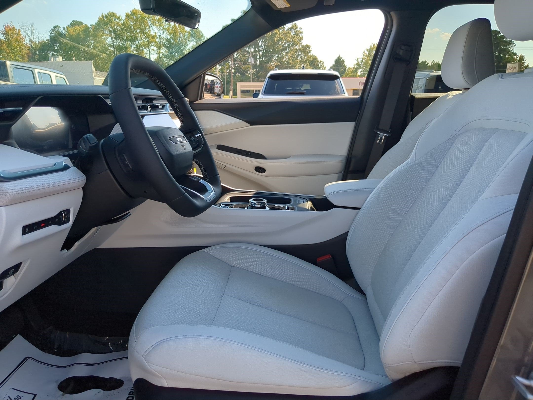 2027 Jeep Cherokee CHEROKEE LAREDO 4X4