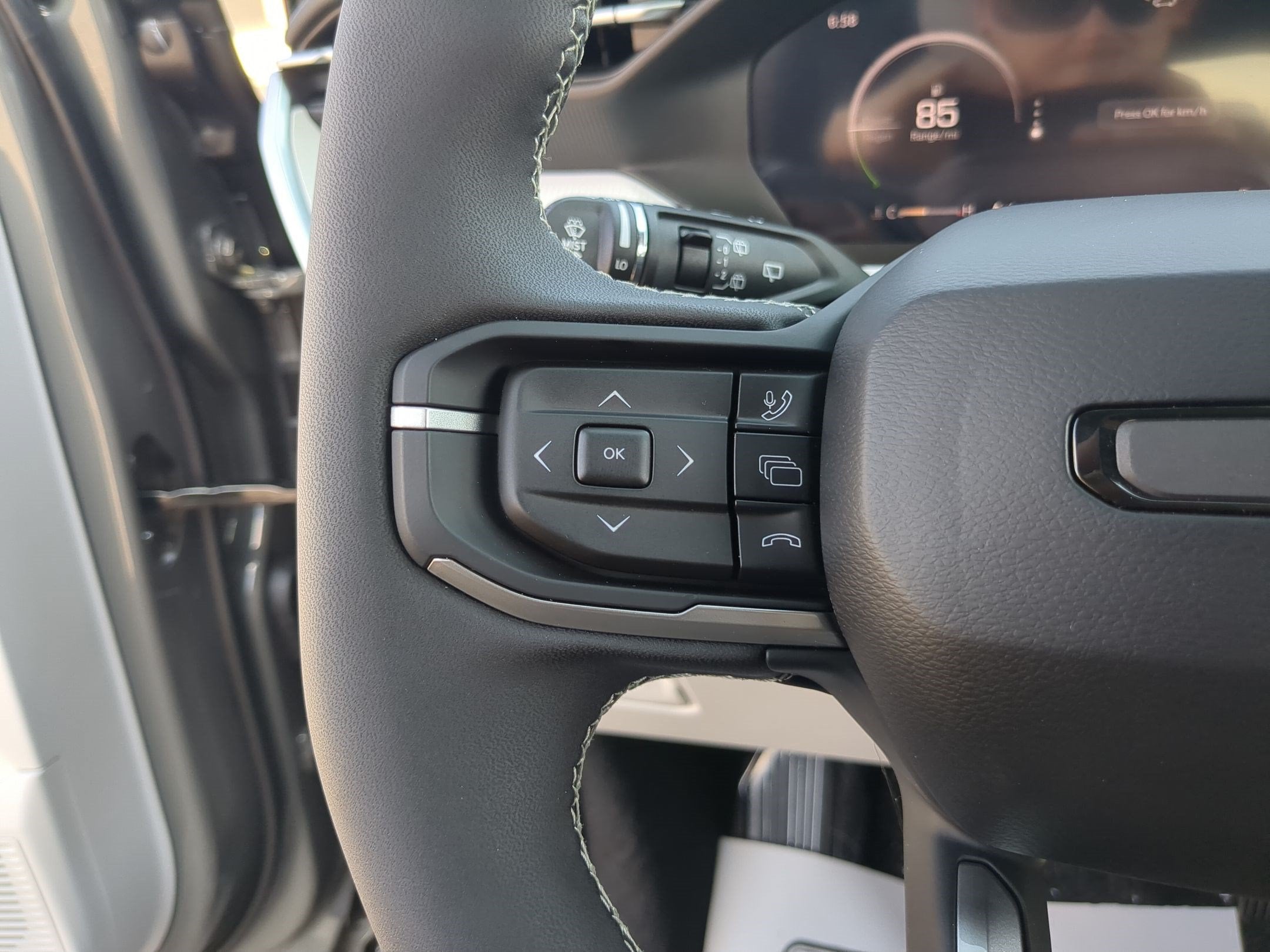 2027 Jeep Cherokee CHEROKEE LAREDO 4X4