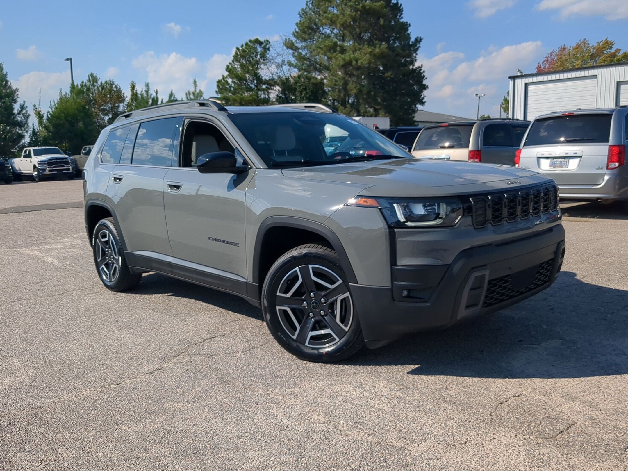 2027 Jeep Cherokee CHEROKEE LAREDO 4X4