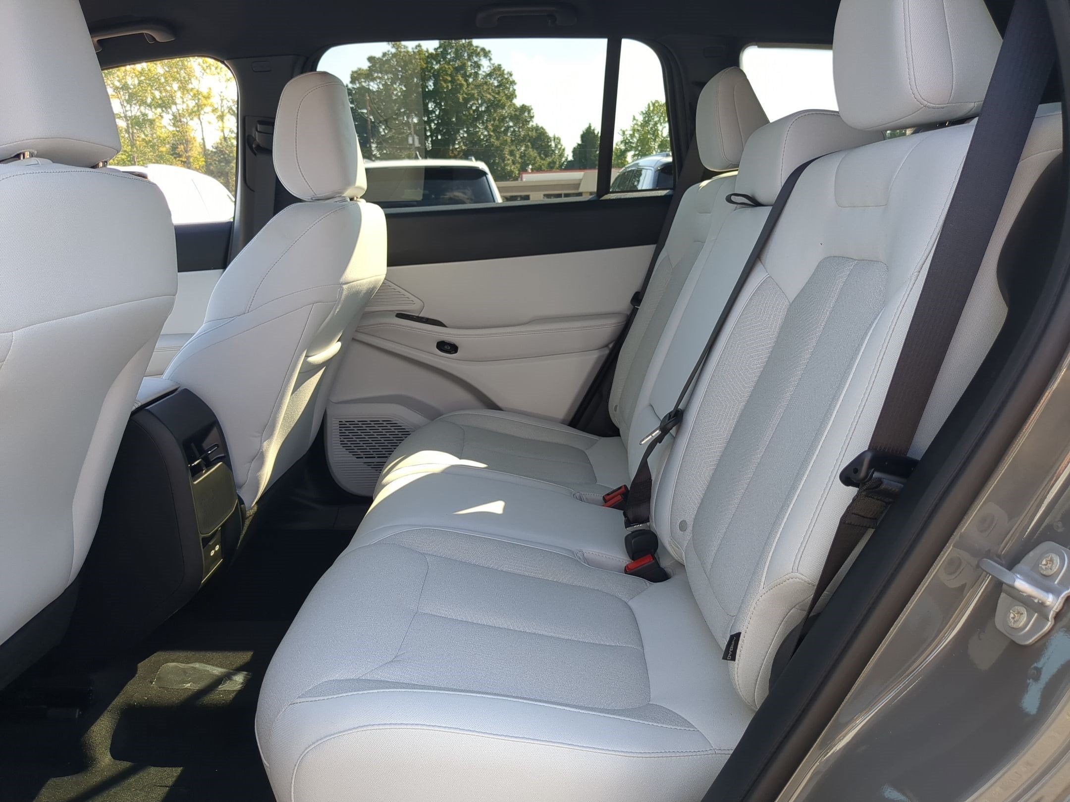 2027 Jeep Cherokee CHEROKEE LAREDO 4X4