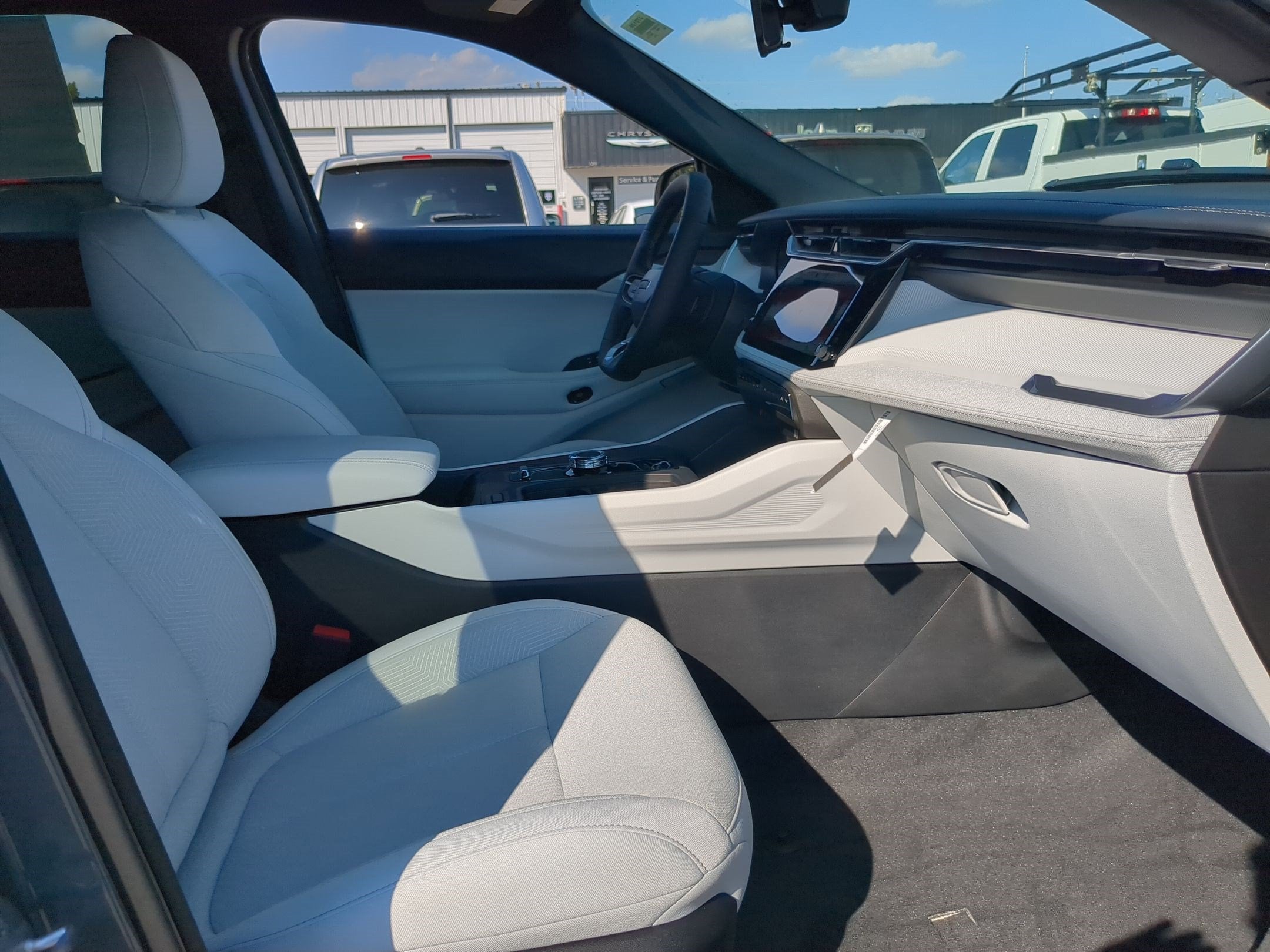 2027 Jeep Cherokee CHEROKEE LAREDO 4X4